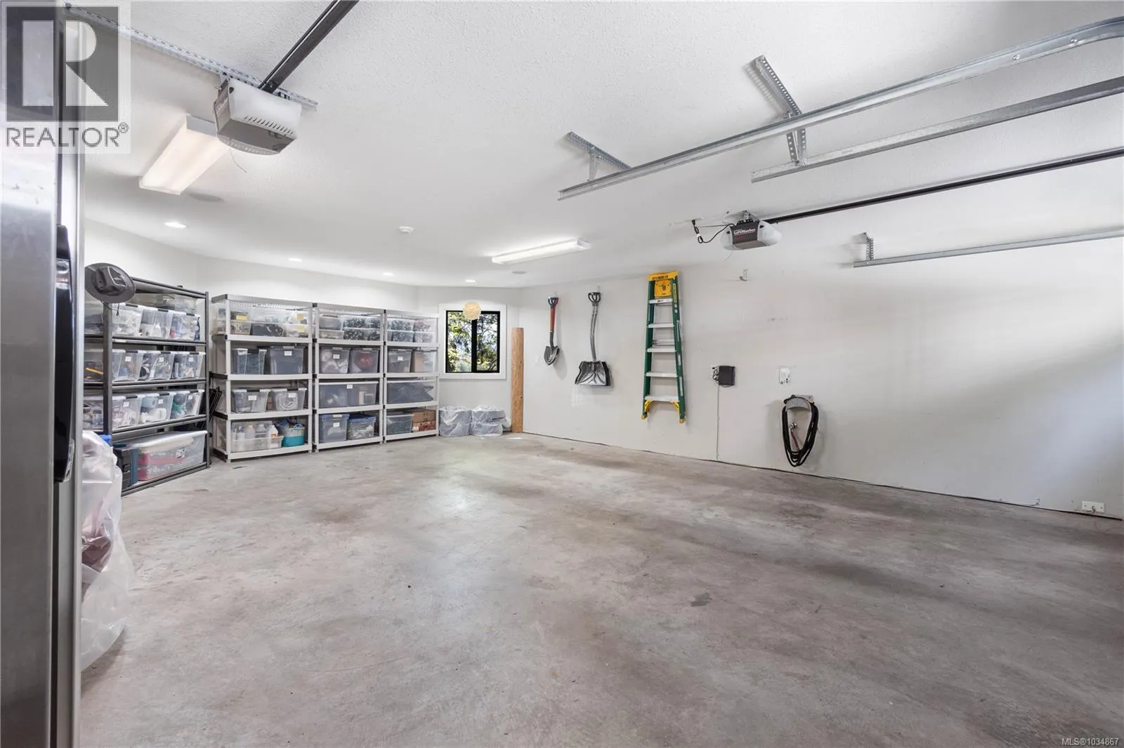 211 Ferntree Pl
