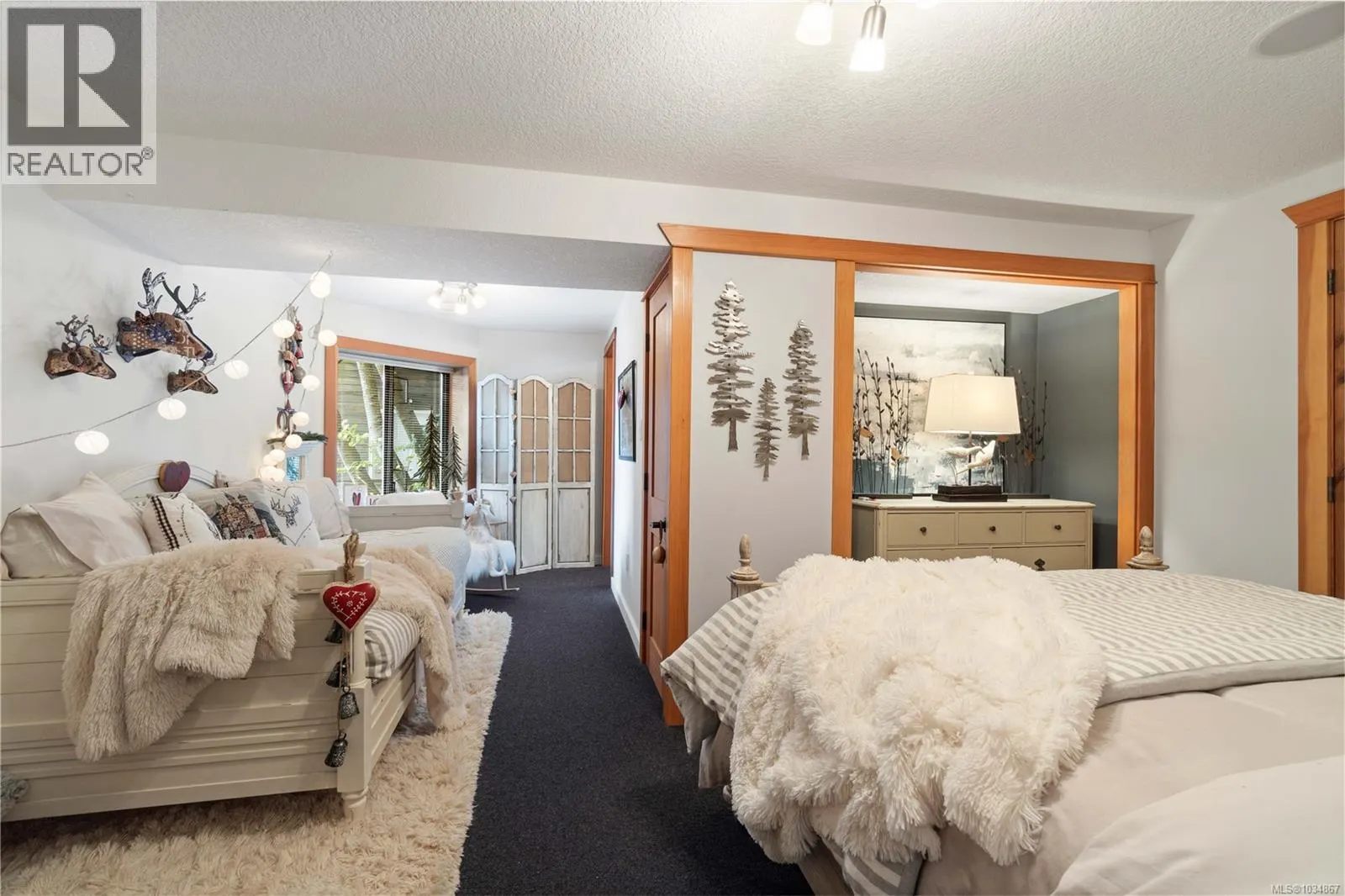 211 Ferntree Pl