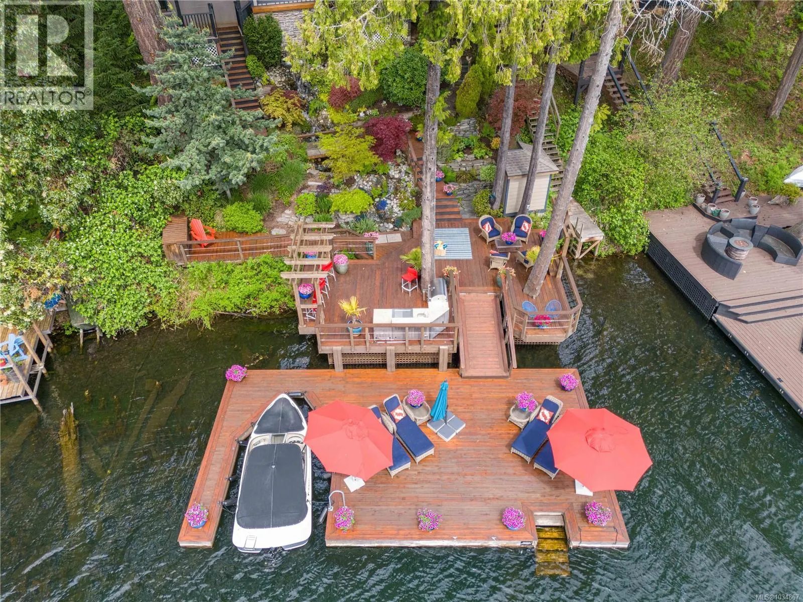 211 Ferntree Pl