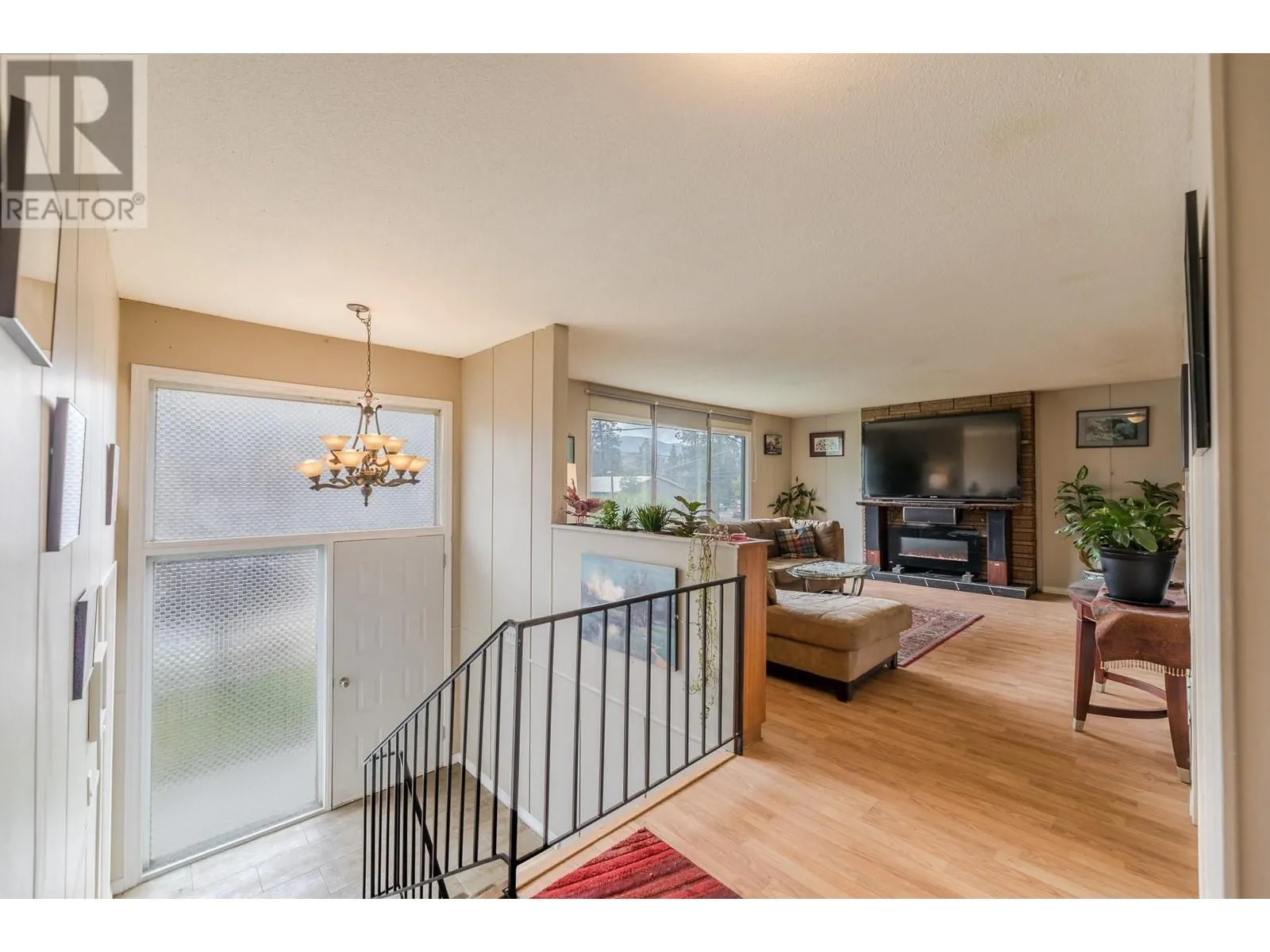 611 East Side Road