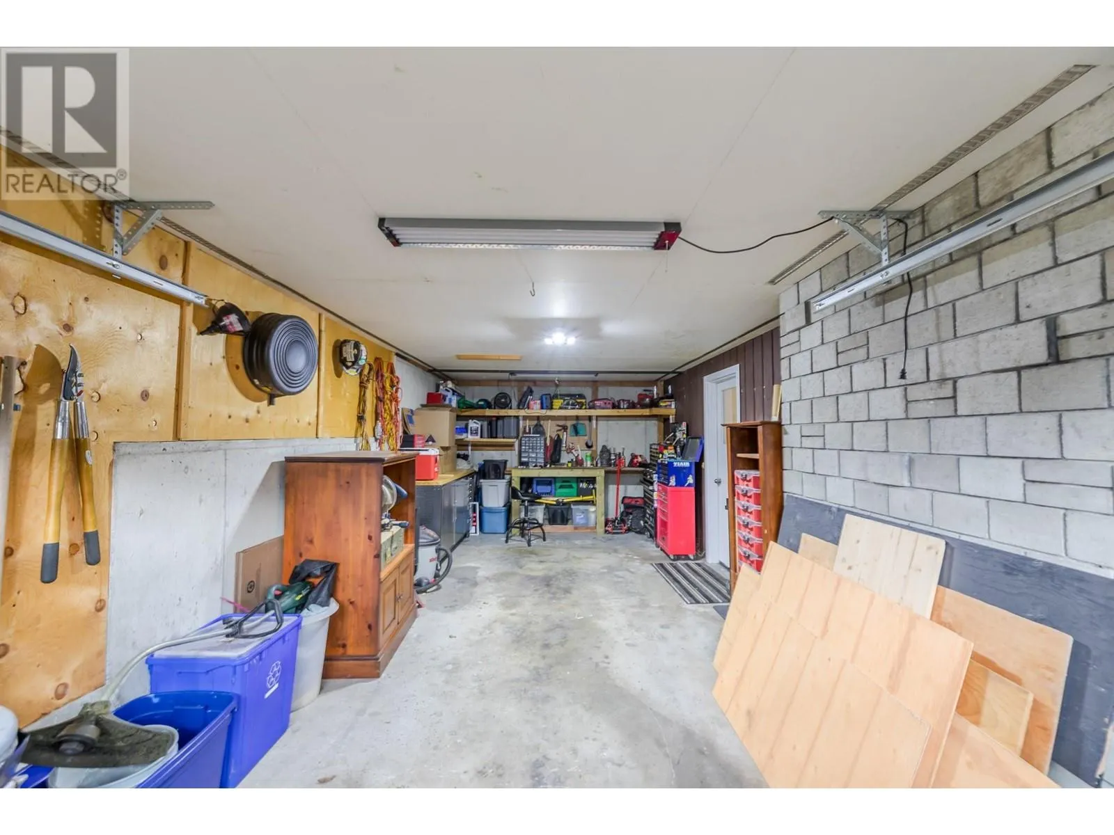 611 East Side Road