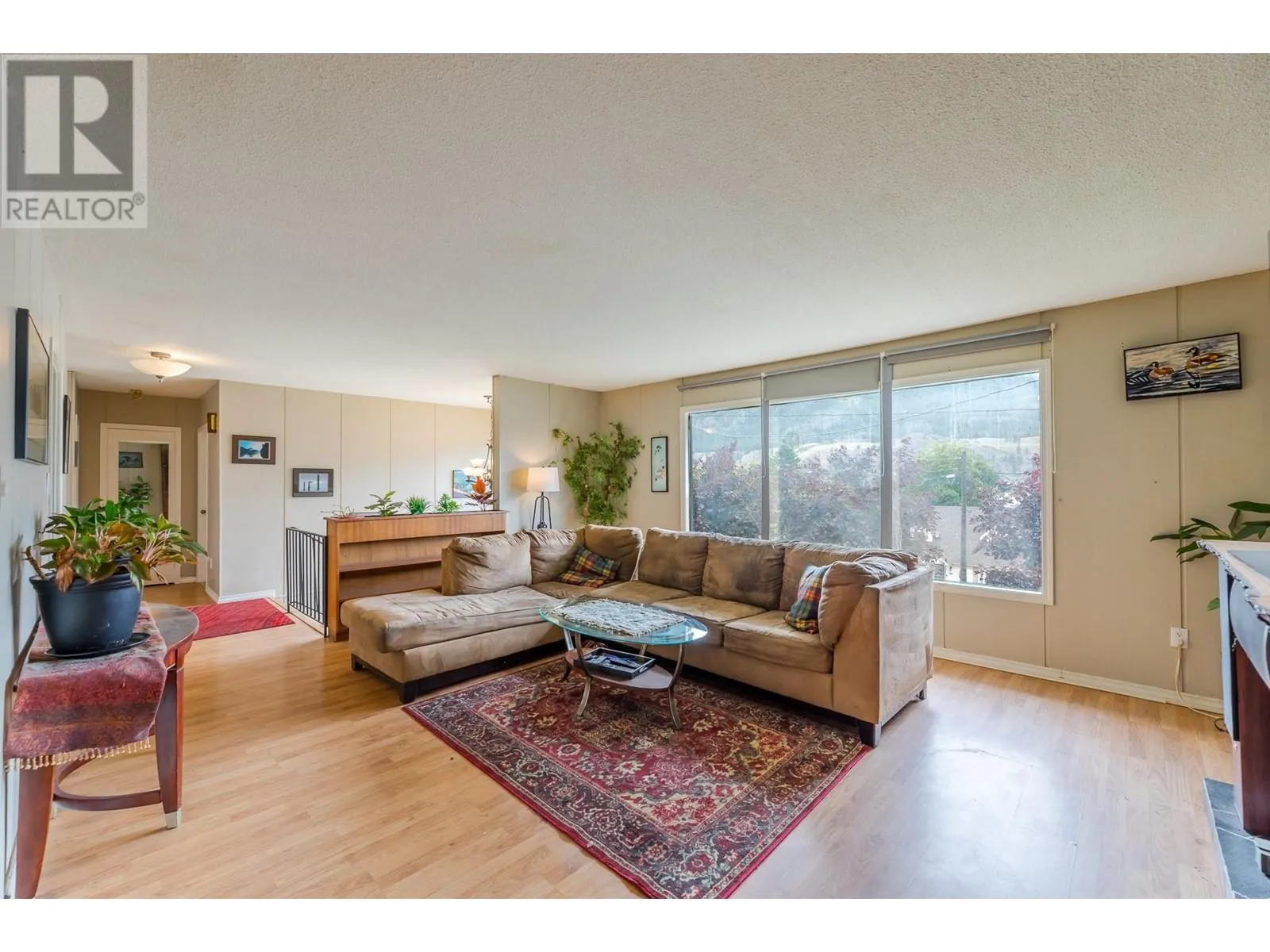 611 East Side Road