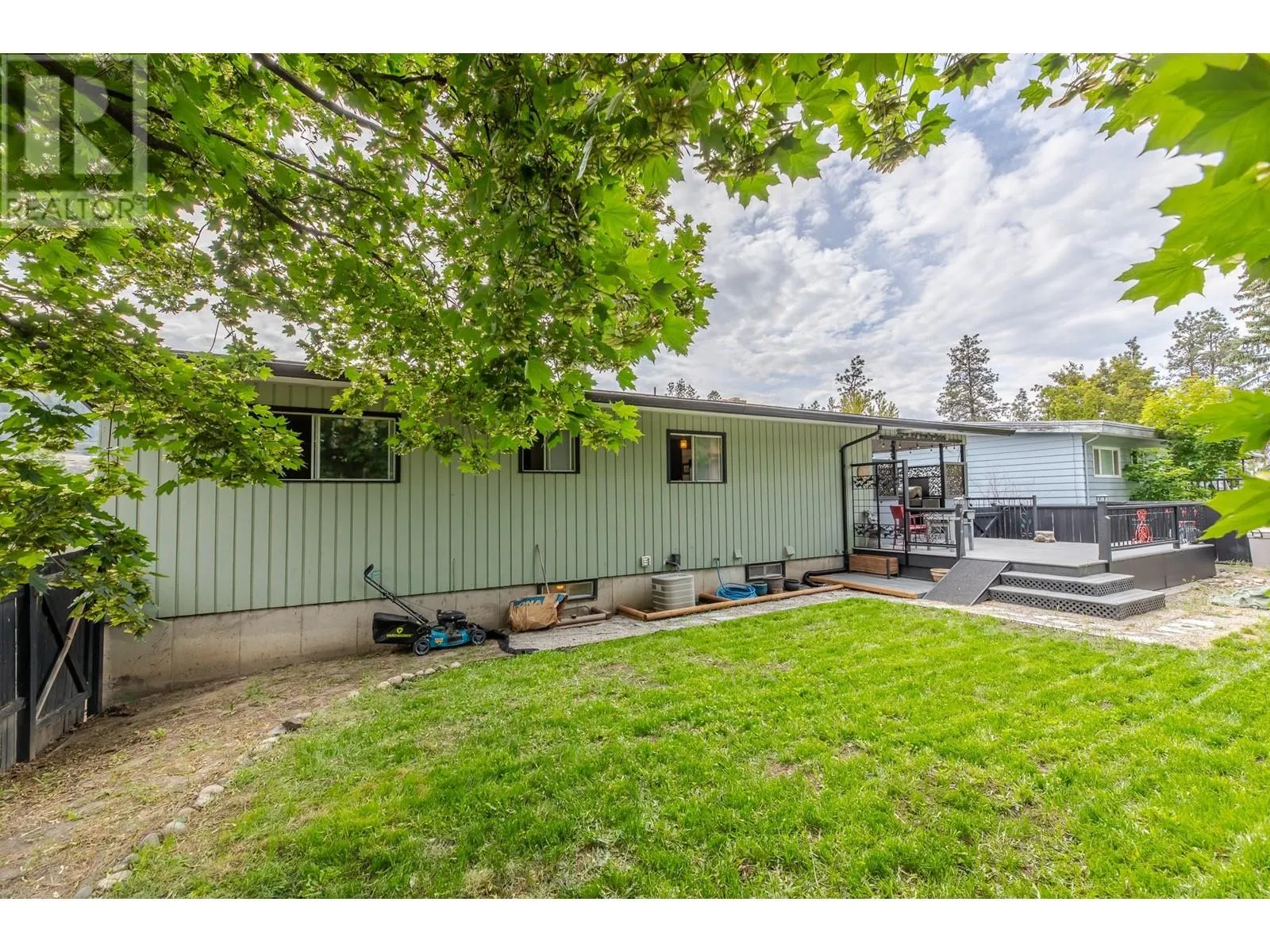 611 East Side Road
