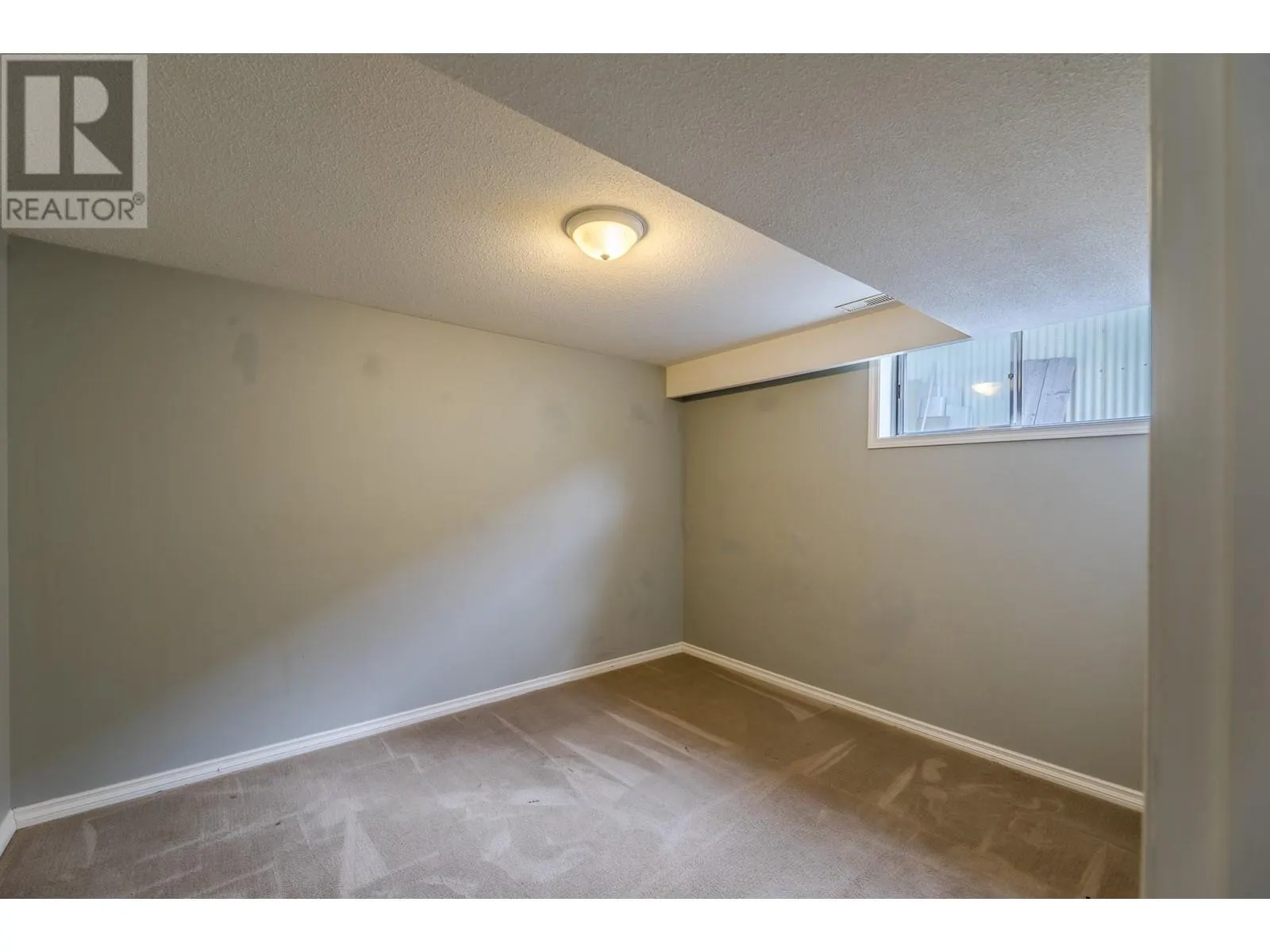 611 East Side Road