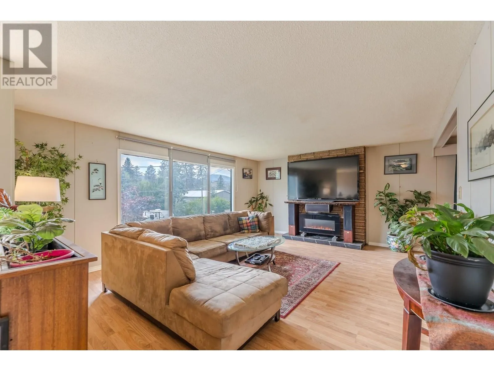611 East Side Road