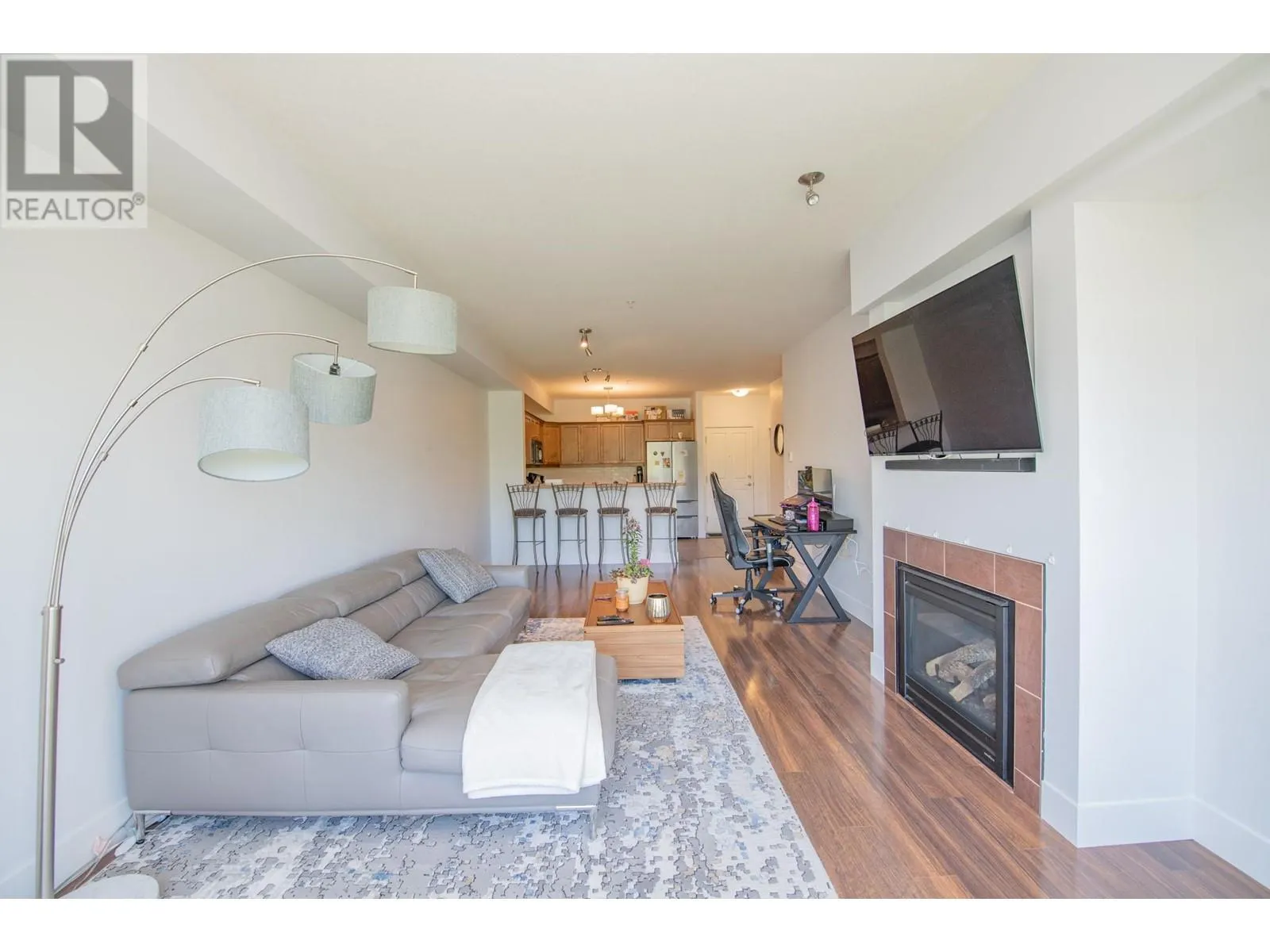 2532 Shoreline Drive Unit# 305