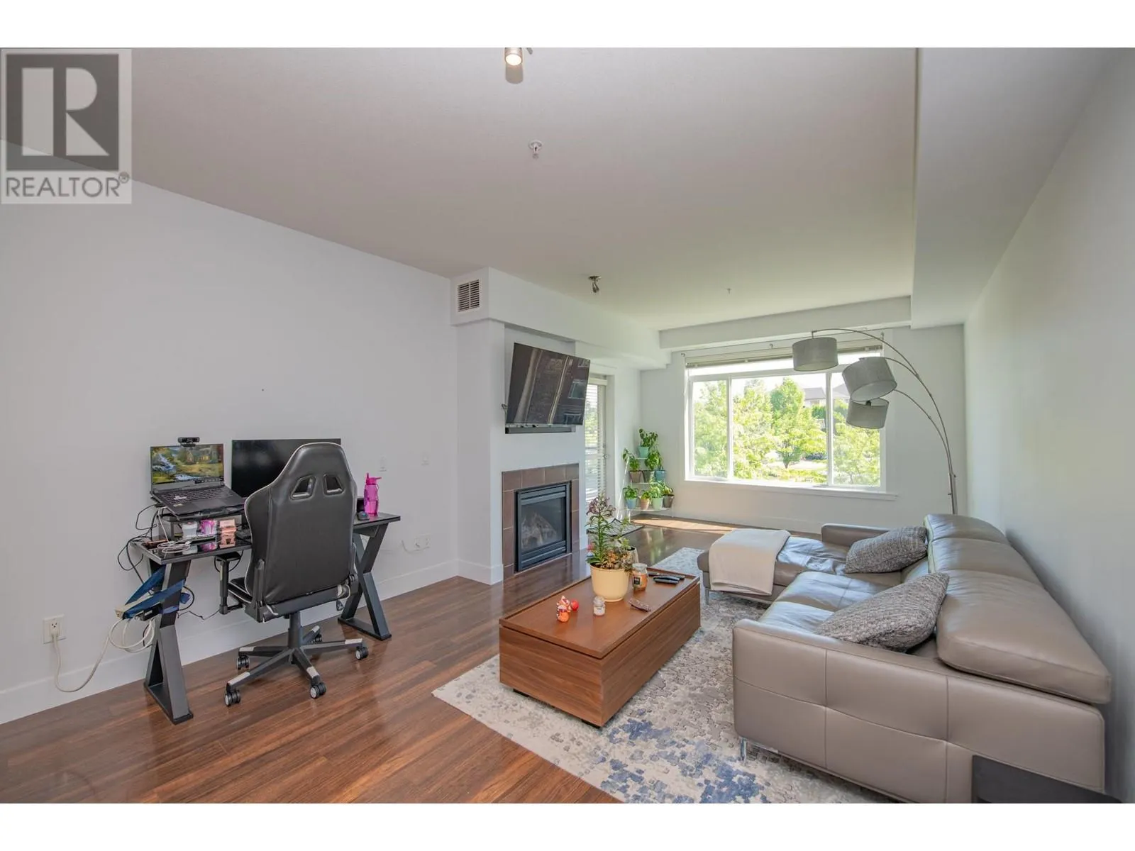 2532 Shoreline Drive Unit# 305