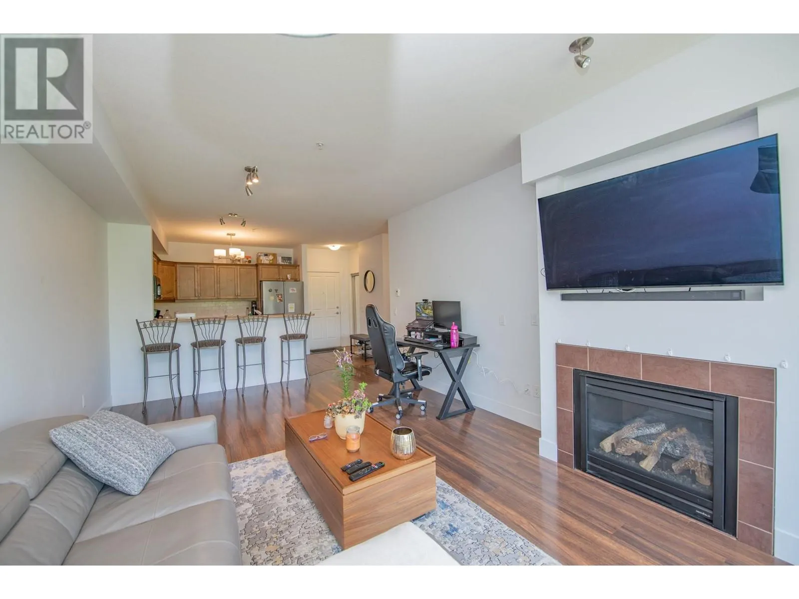 2532 Shoreline Drive Unit# 305