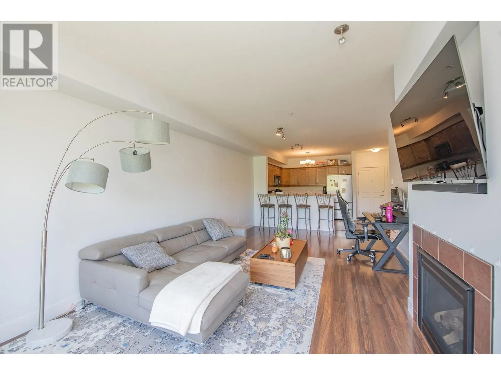 2532 Shoreline Drive Unit# 305