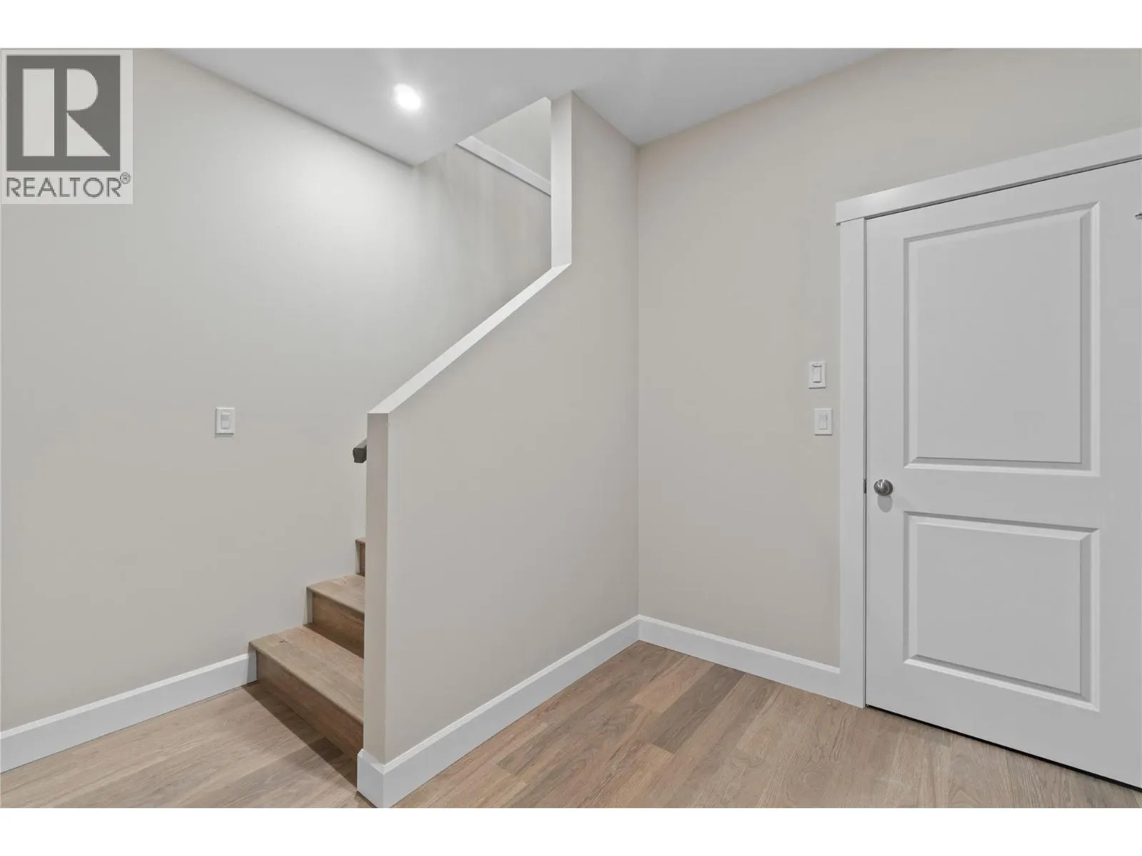806 Cliff Avenue Unit# 104