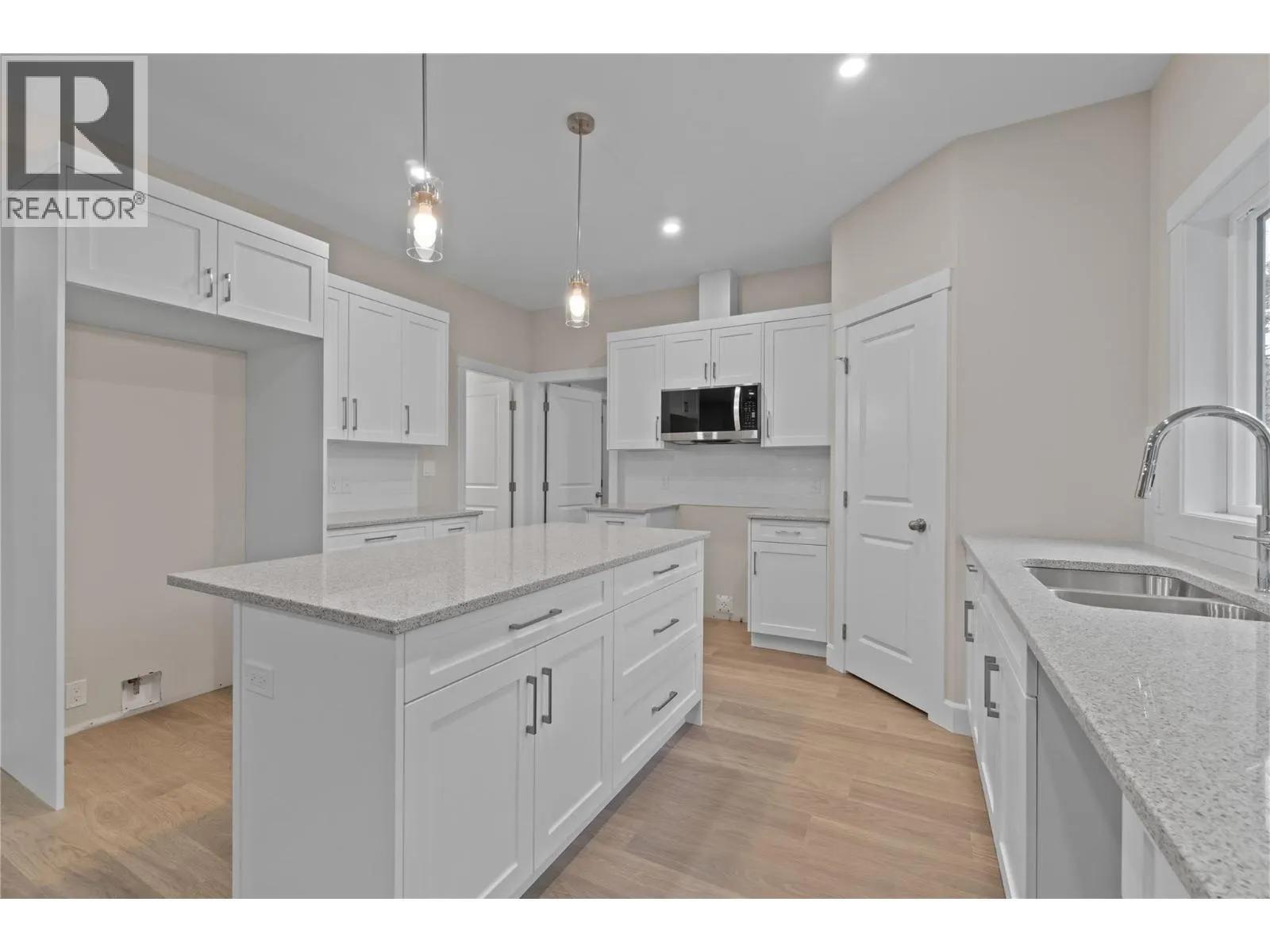 806 Cliff Avenue Unit# 104