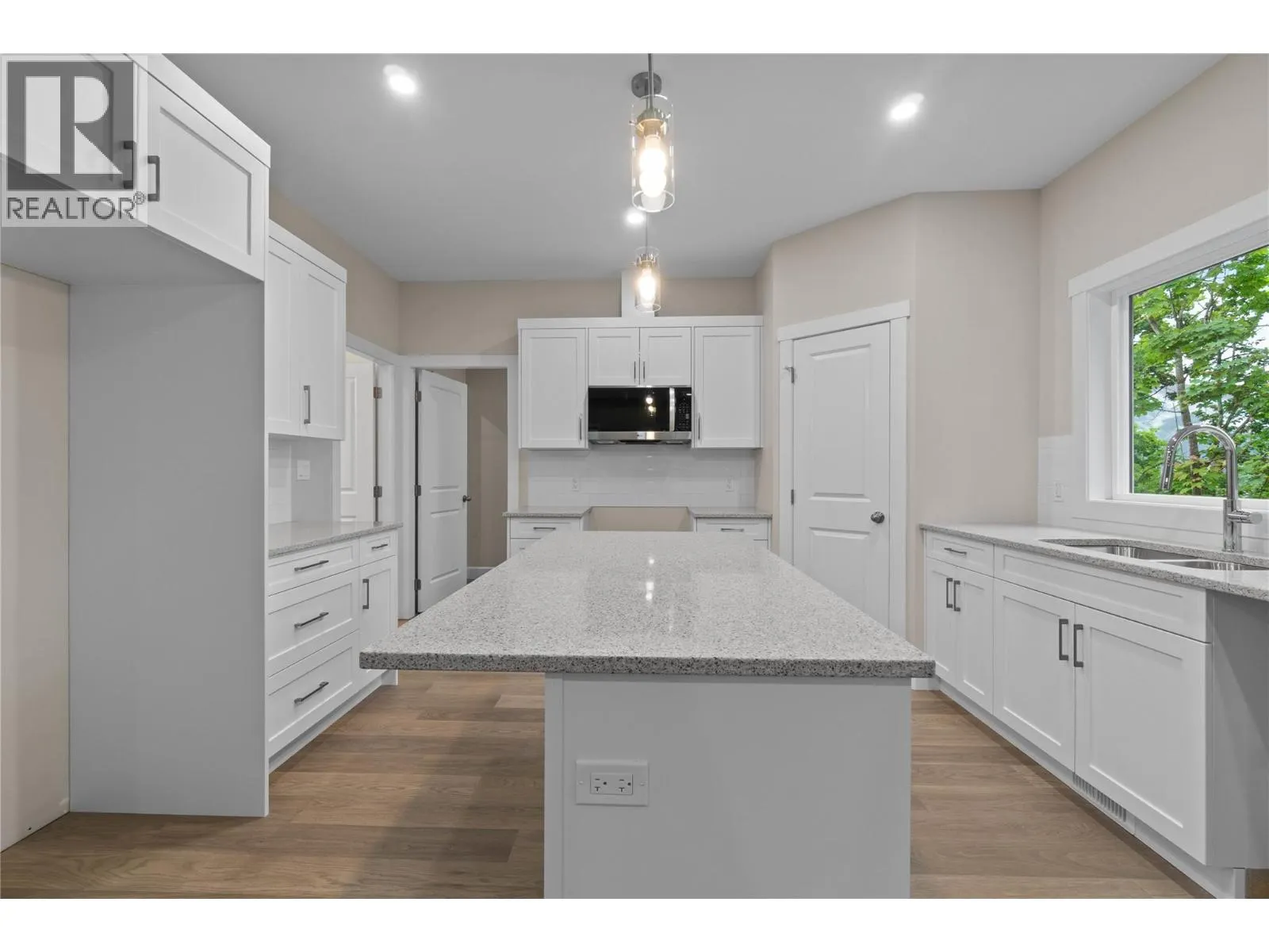 806 Cliff Avenue Unit# 104