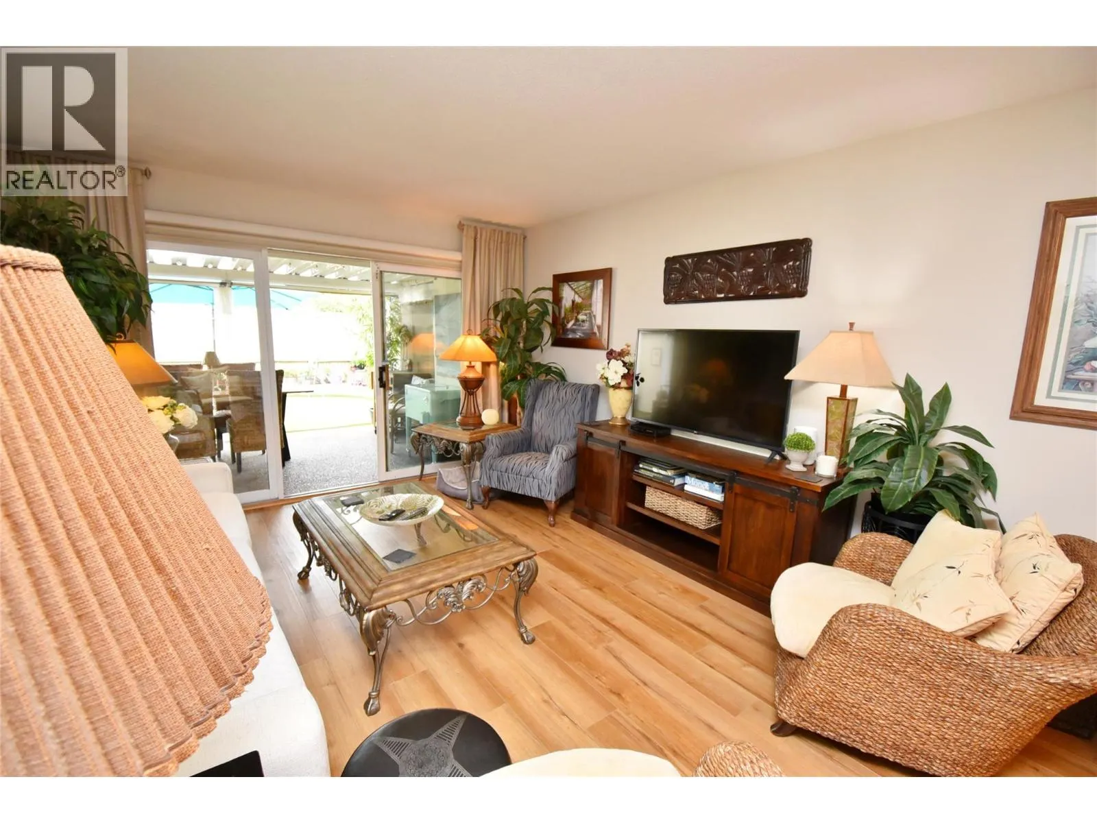 2200 40 Avenue Unit# 6