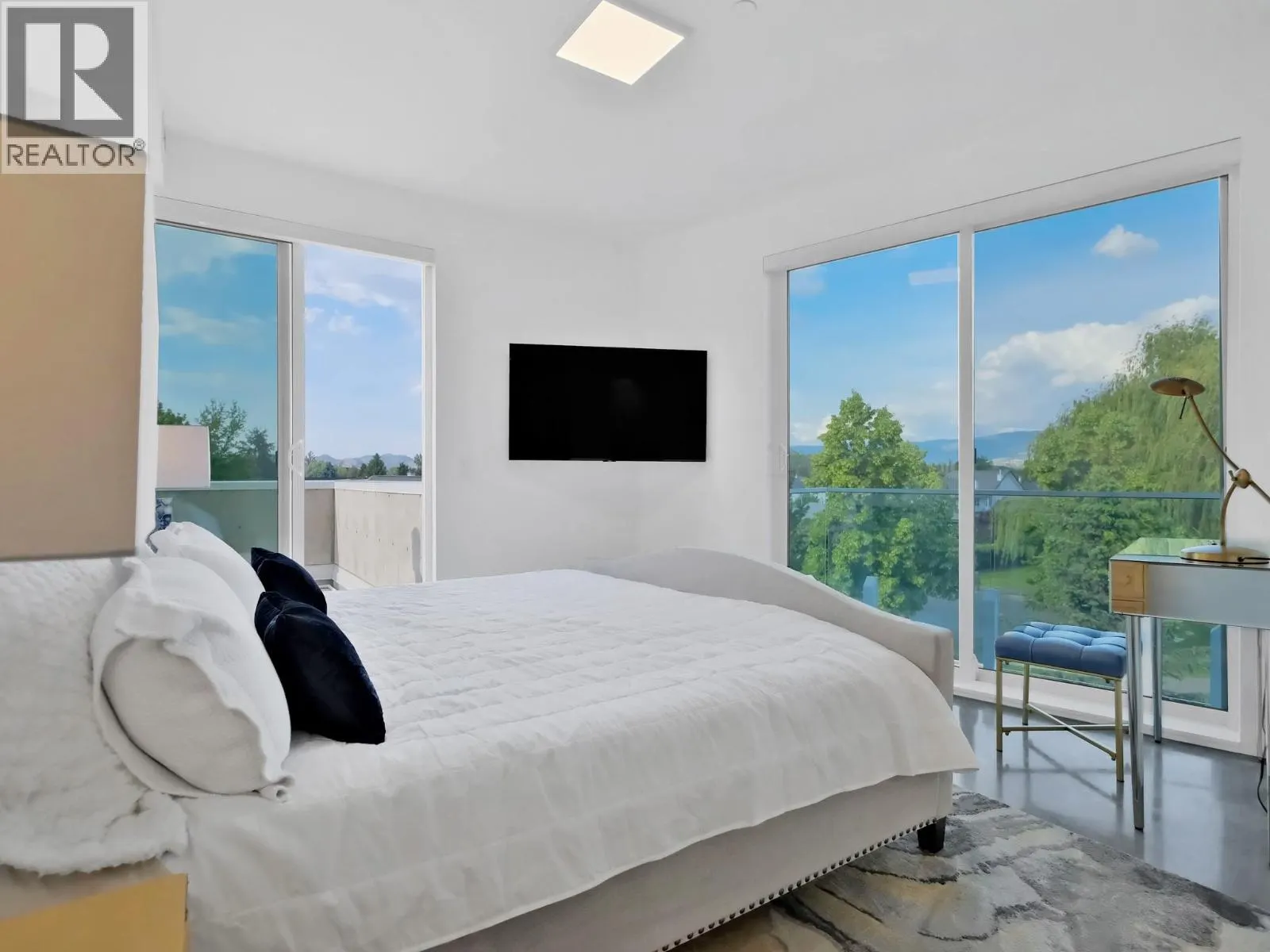 4071 Lakeshore Road Unit# 201