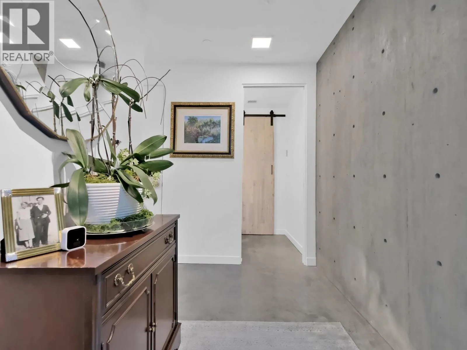 4071 Lakeshore Road Unit# 201