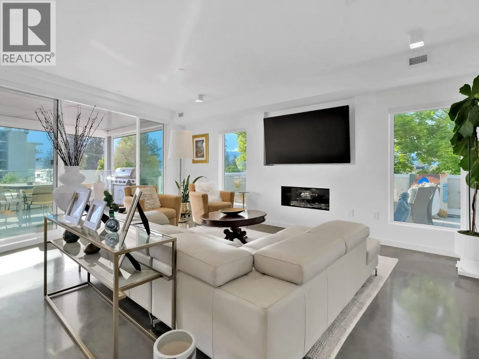 4071 Lakeshore Road Unit# 201