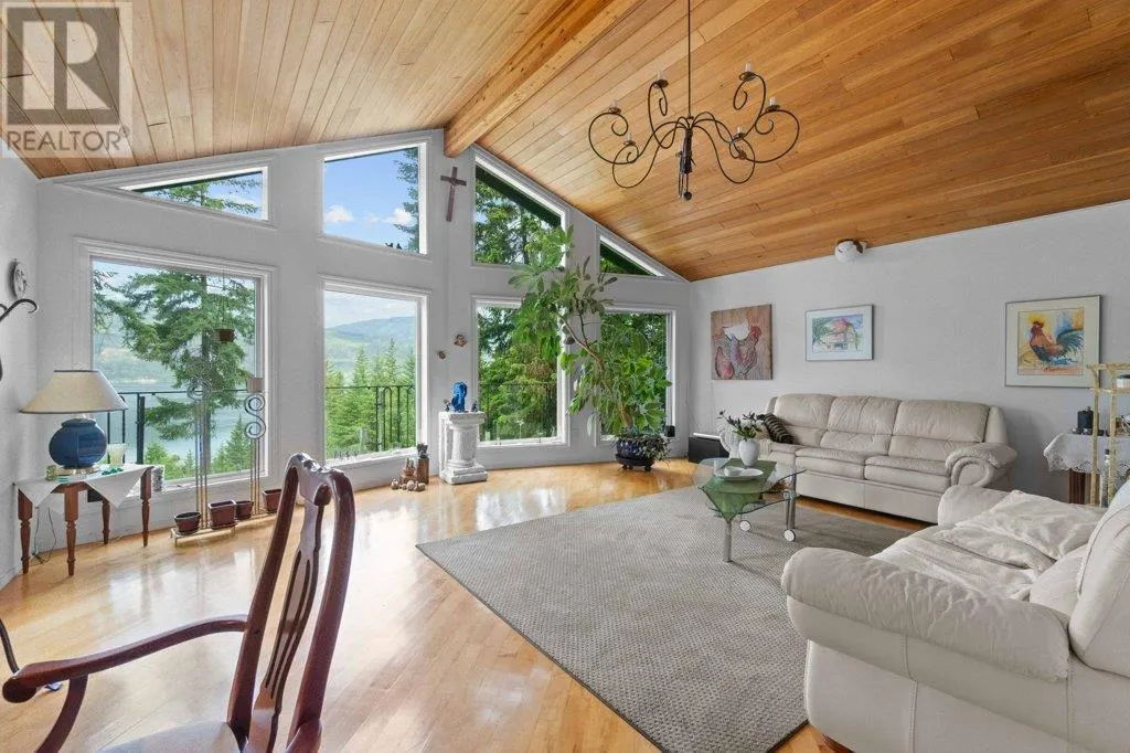 2593 Duncan Road