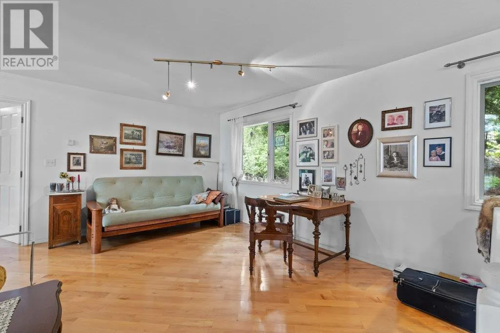 2593 Duncan Road