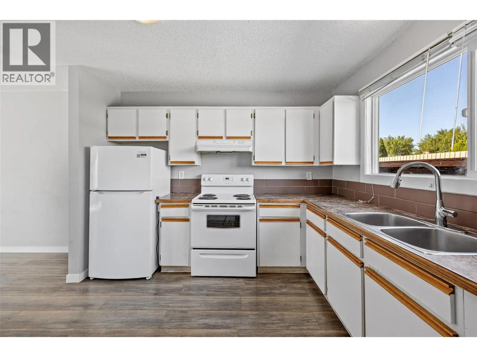 1283 Bernard Avenue Unit# 10