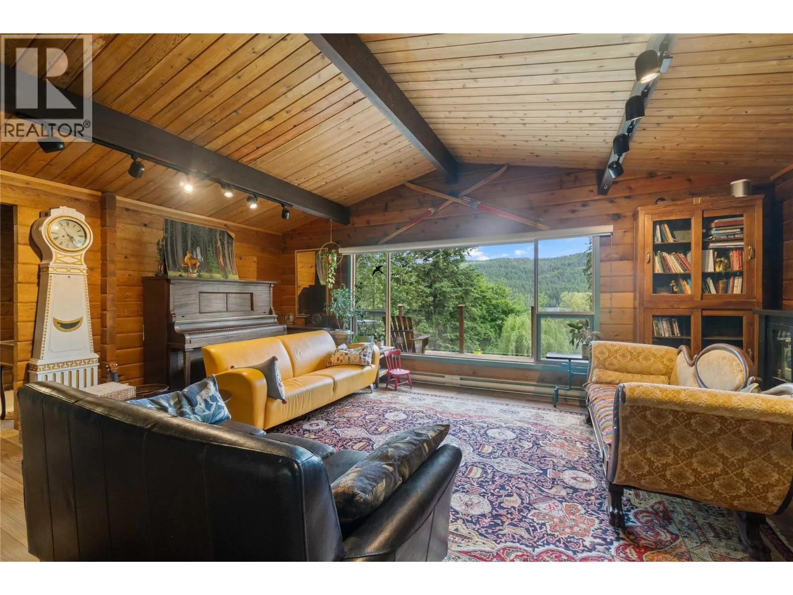 781 Gardom Lake Road