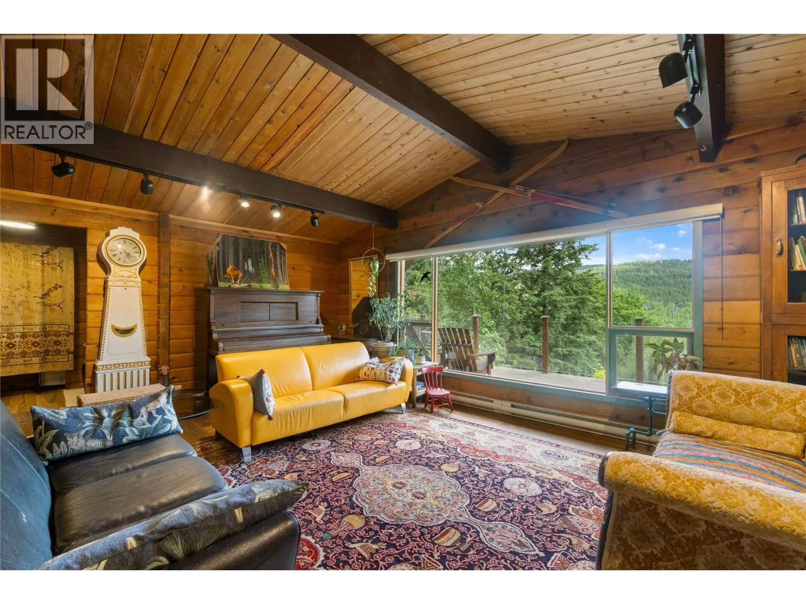 781 Gardom Lake Road