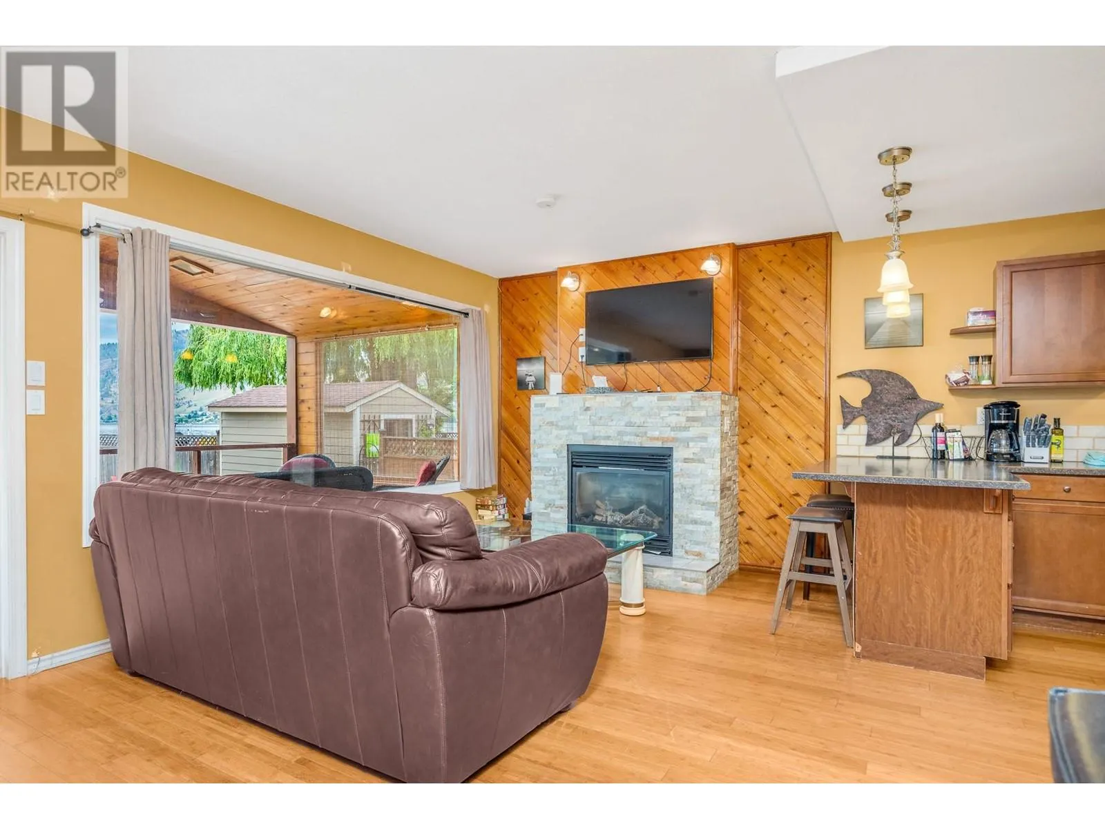 2612 Lakeshore Road