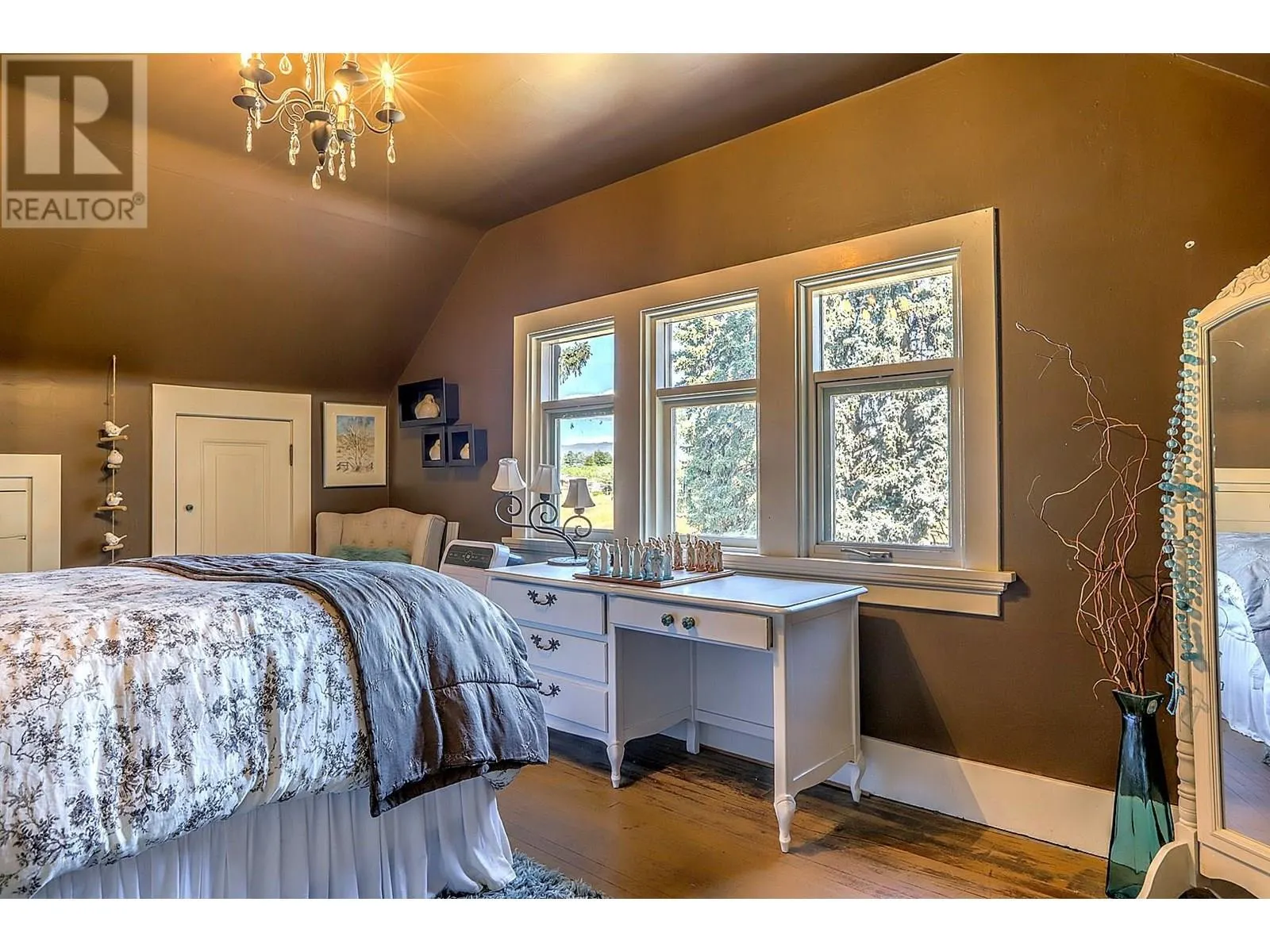 5482 Silver Star Road