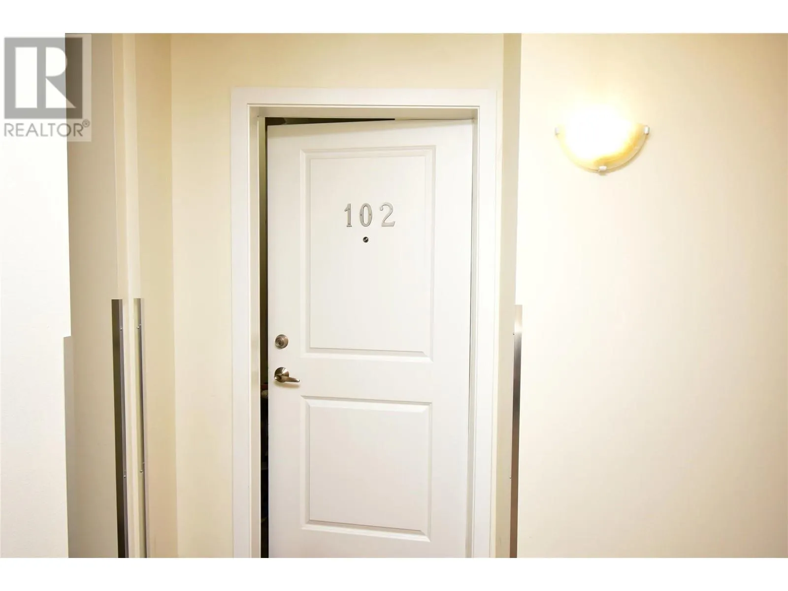 4205 27 Street Unit# 102