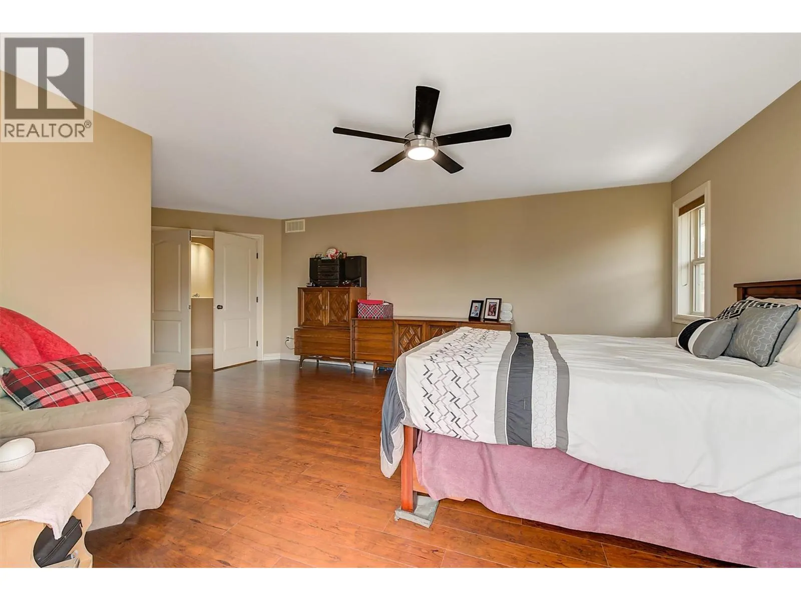 5008 Bunting Court