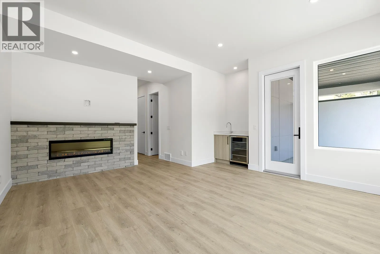 3462 Hilltown Close