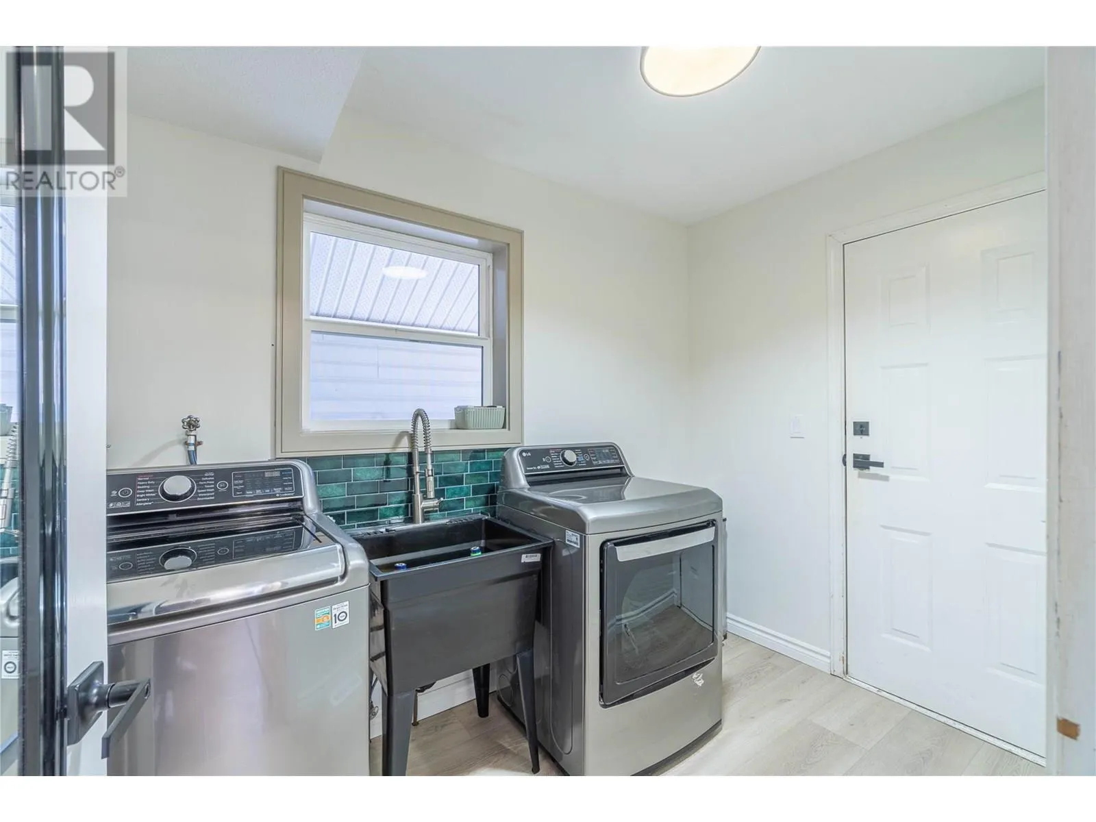 865 Alview Crescent