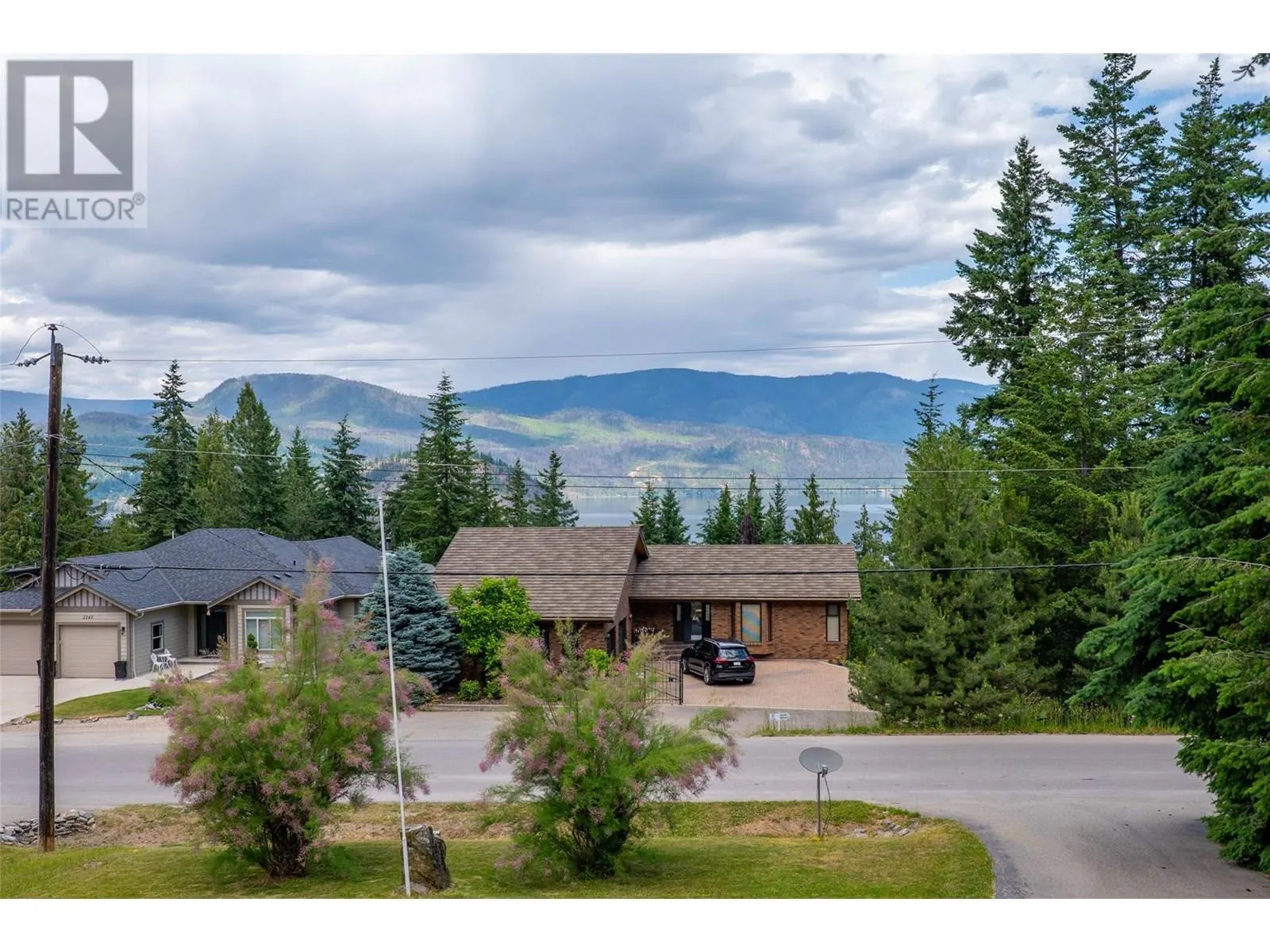 2250 Lakeview Drive