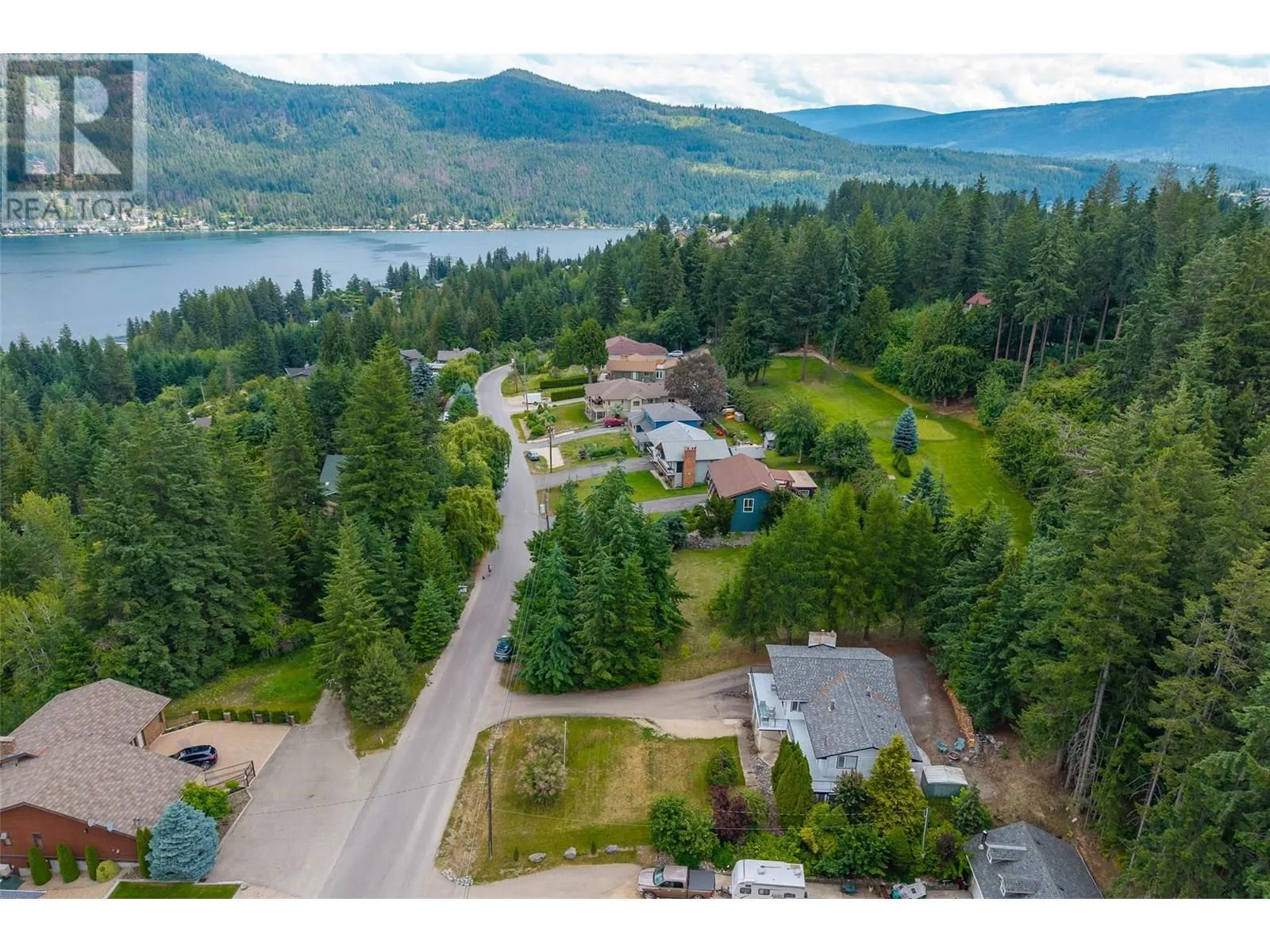 2250 Lakeview Drive