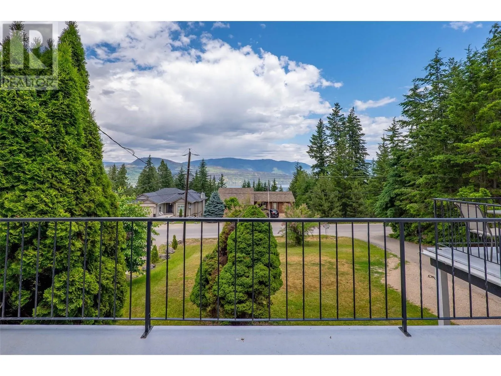 2250 Lakeview Drive