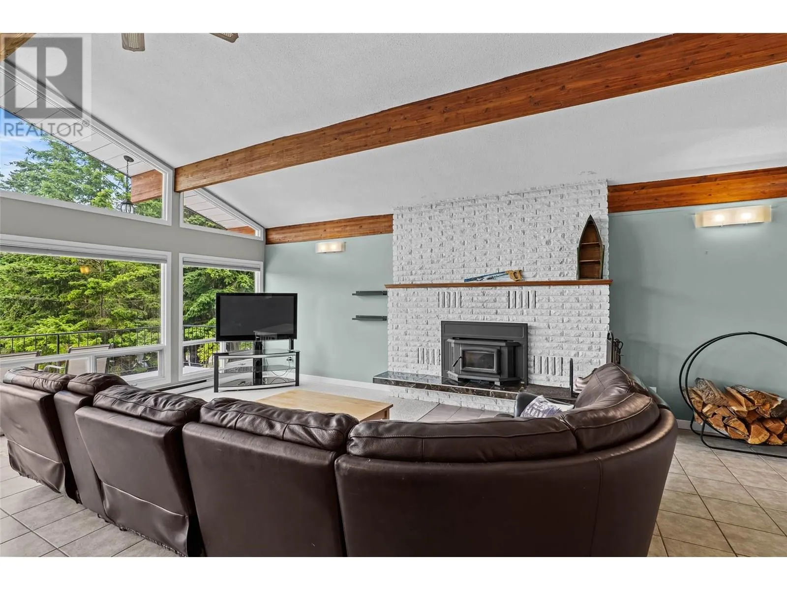 2250 Lakeview Drive