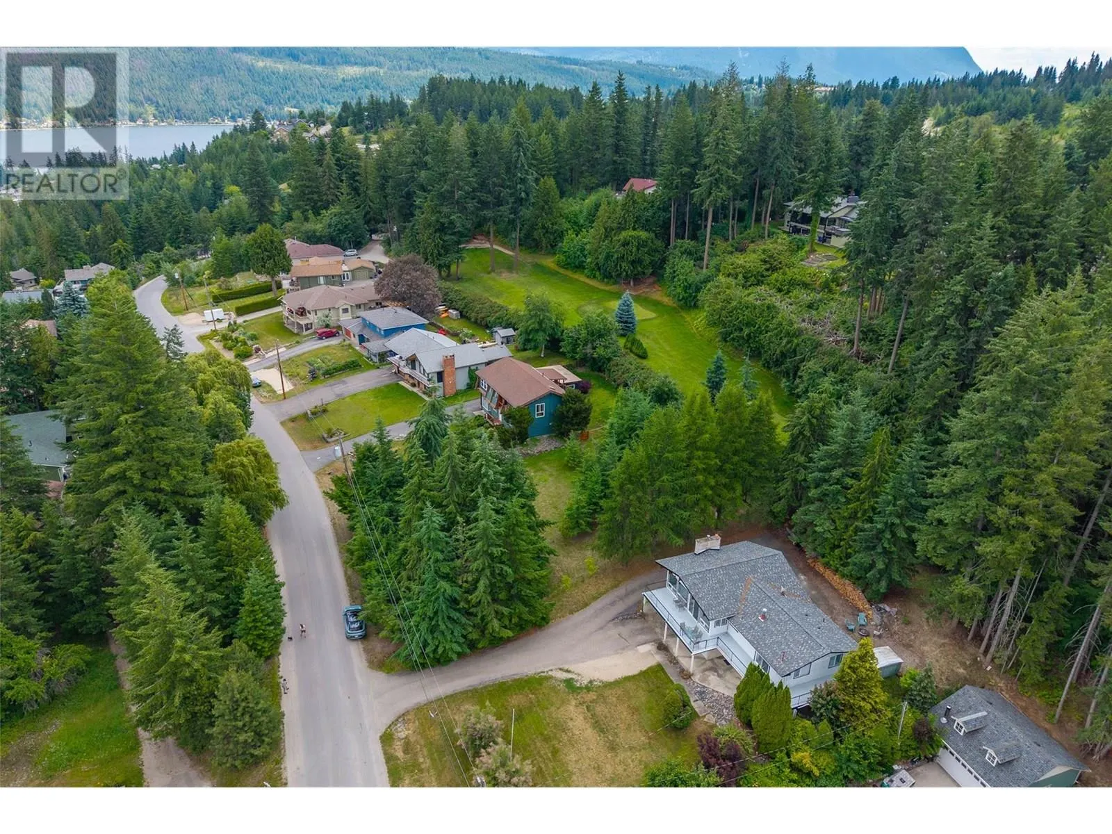2250 Lakeview Drive