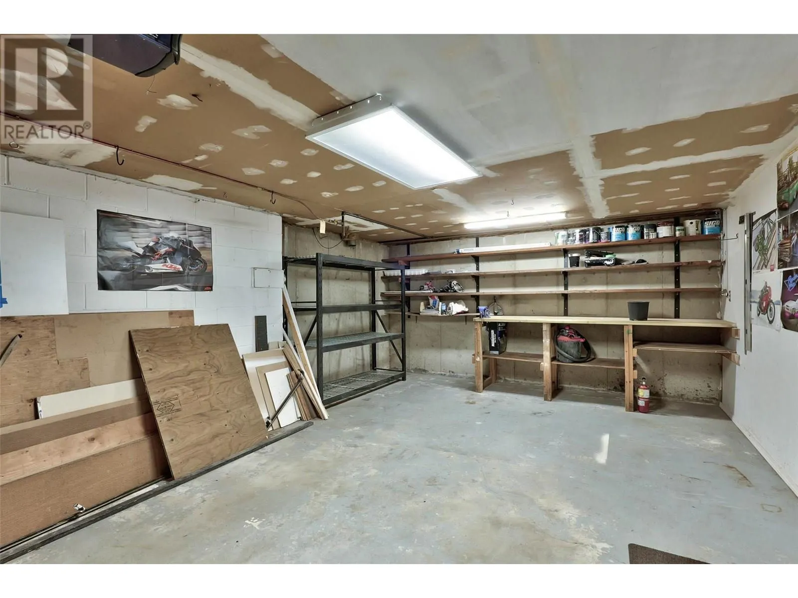 2250 Lakeview Drive