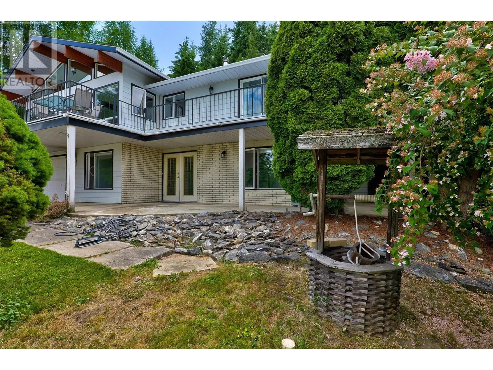 2250 Lakeview Drive