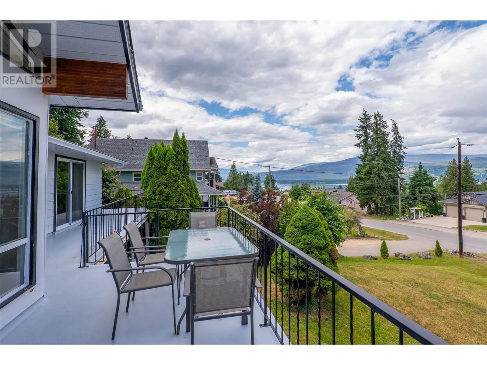 2250 Lakeview Drive