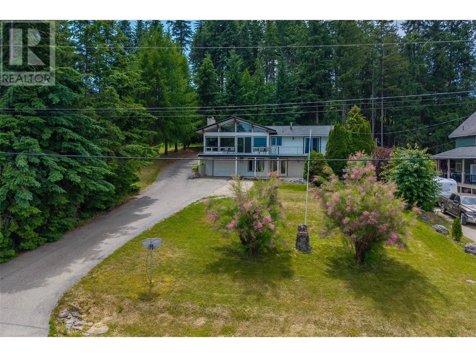 2250 Lakeview Drive