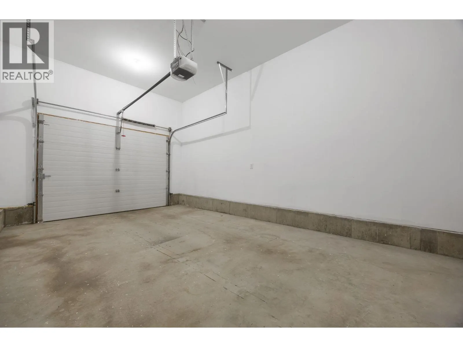 5460 Clements Crescent Unit# 107