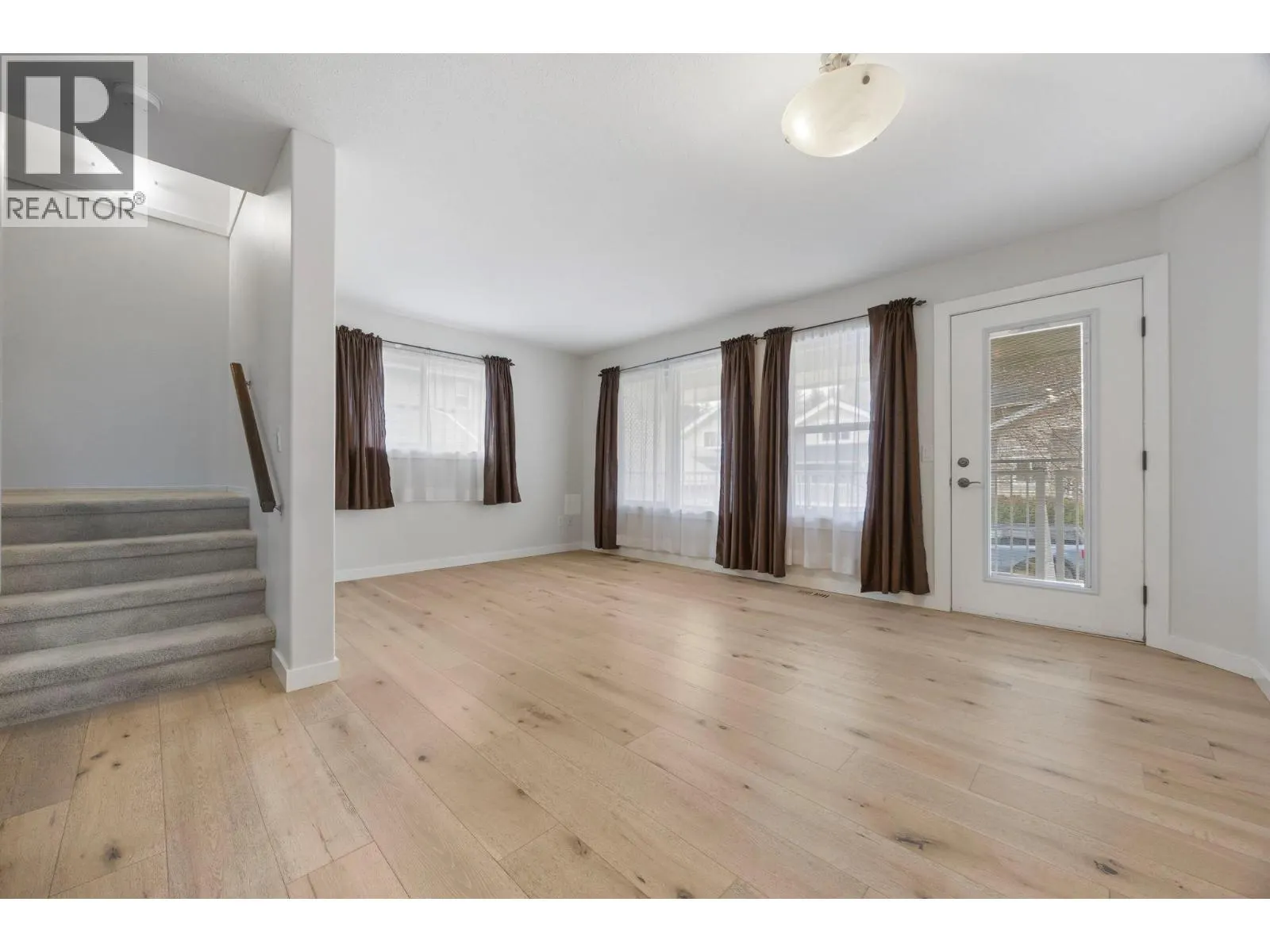 5460 Clements Crescent Unit# 107