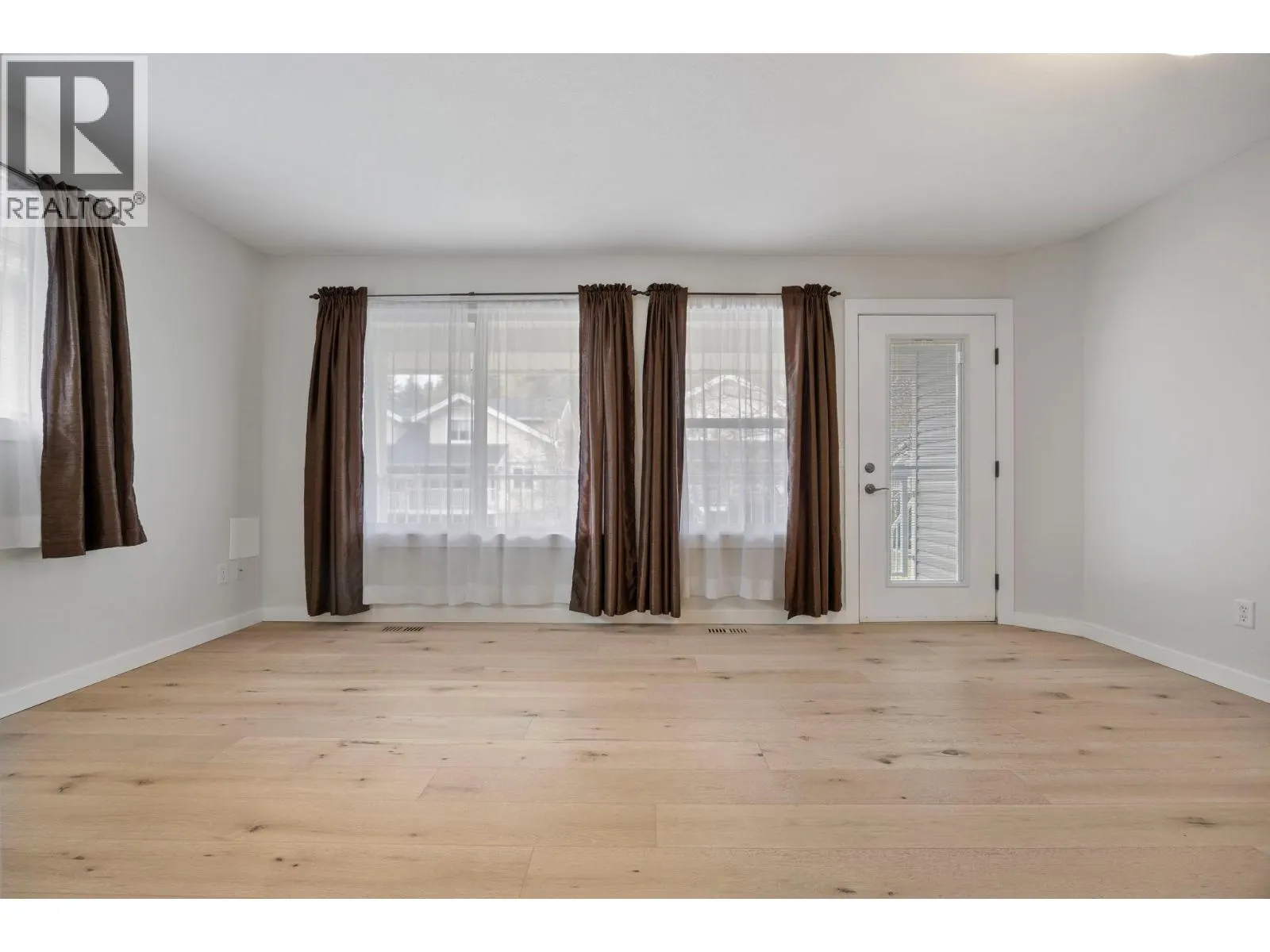 5460 Clements Crescent Unit# 107