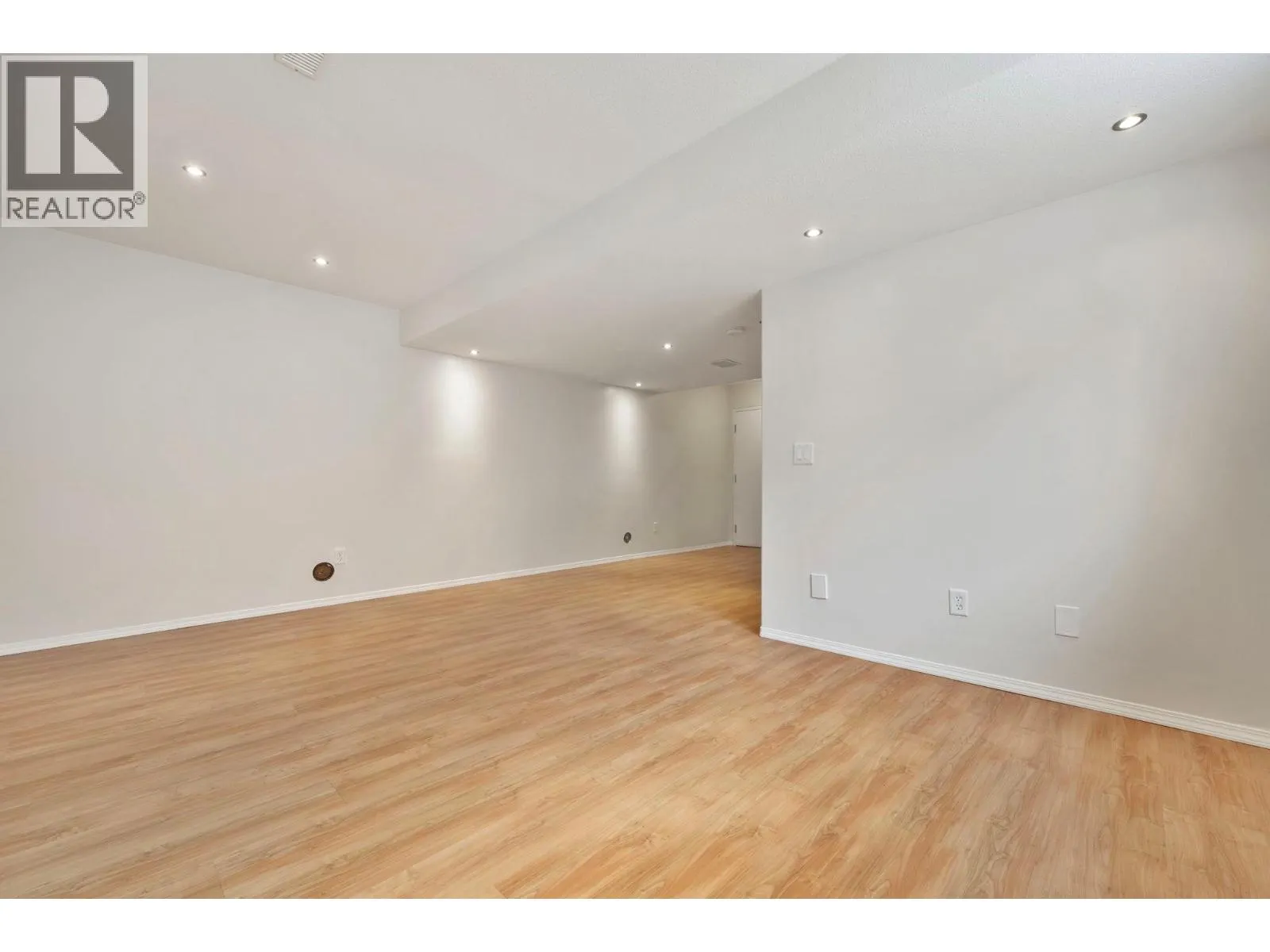 5460 Clements Crescent Unit# 107