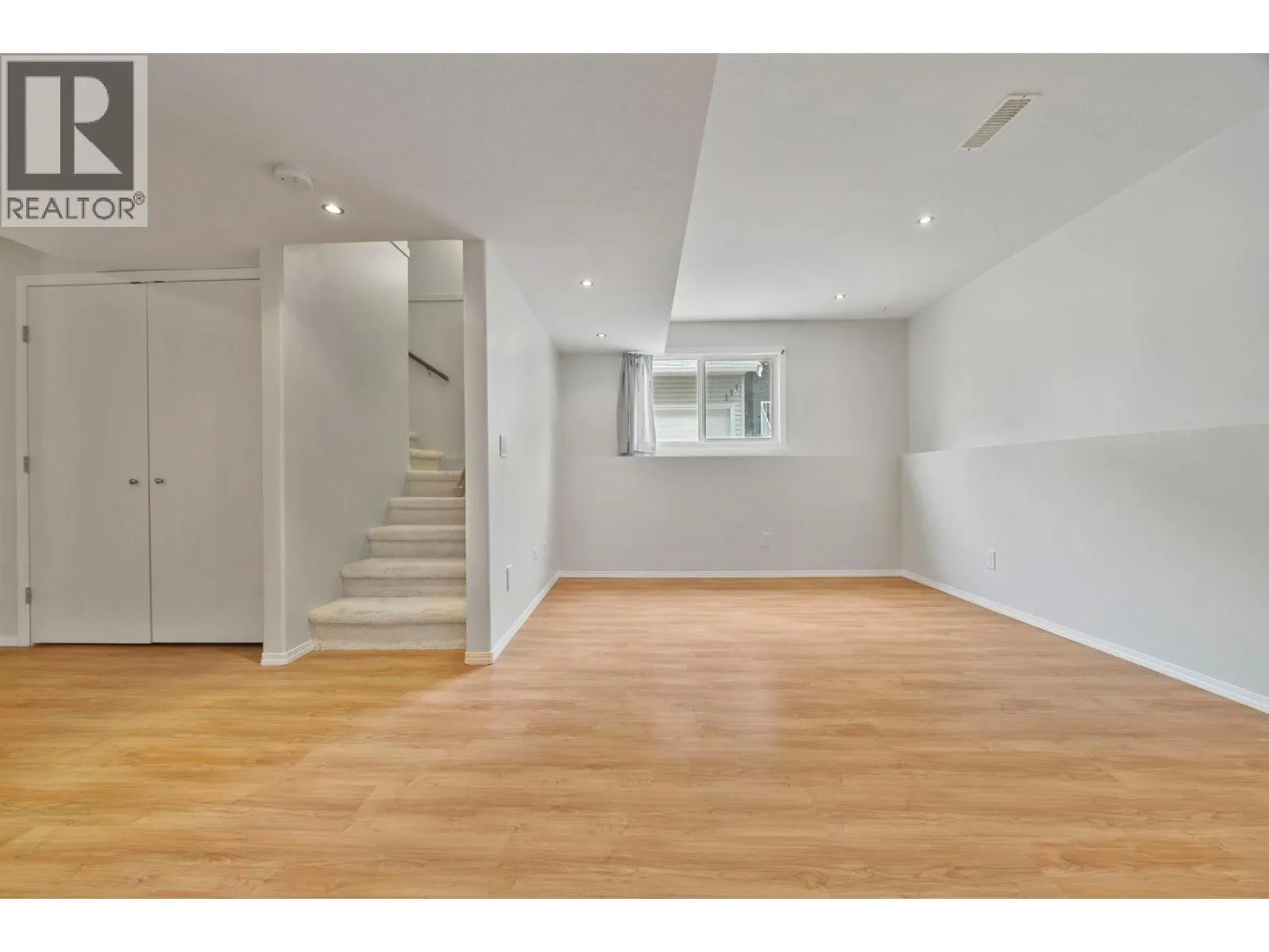 5460 Clements Crescent Unit# 107