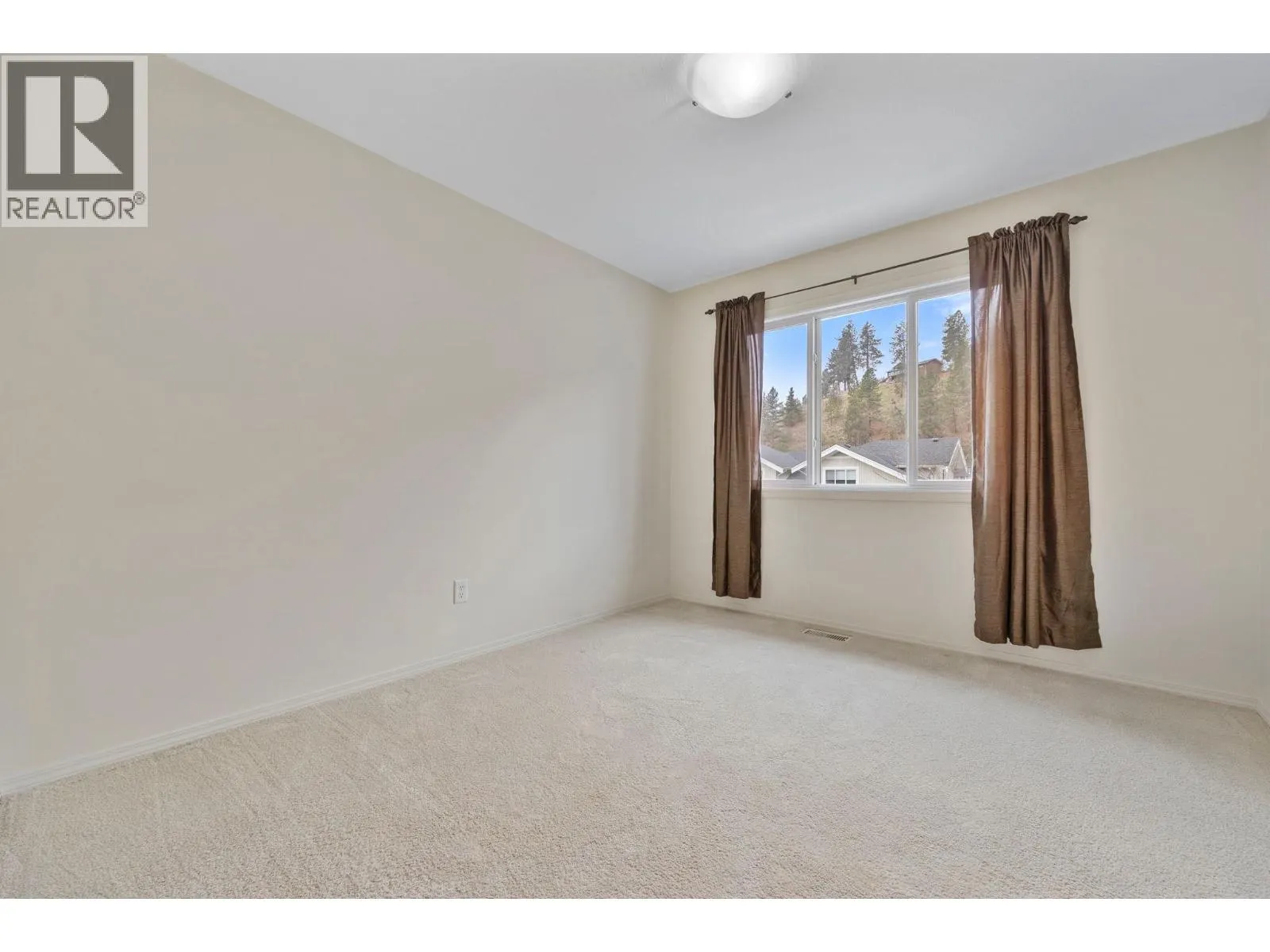 5460 Clements Crescent Unit# 107