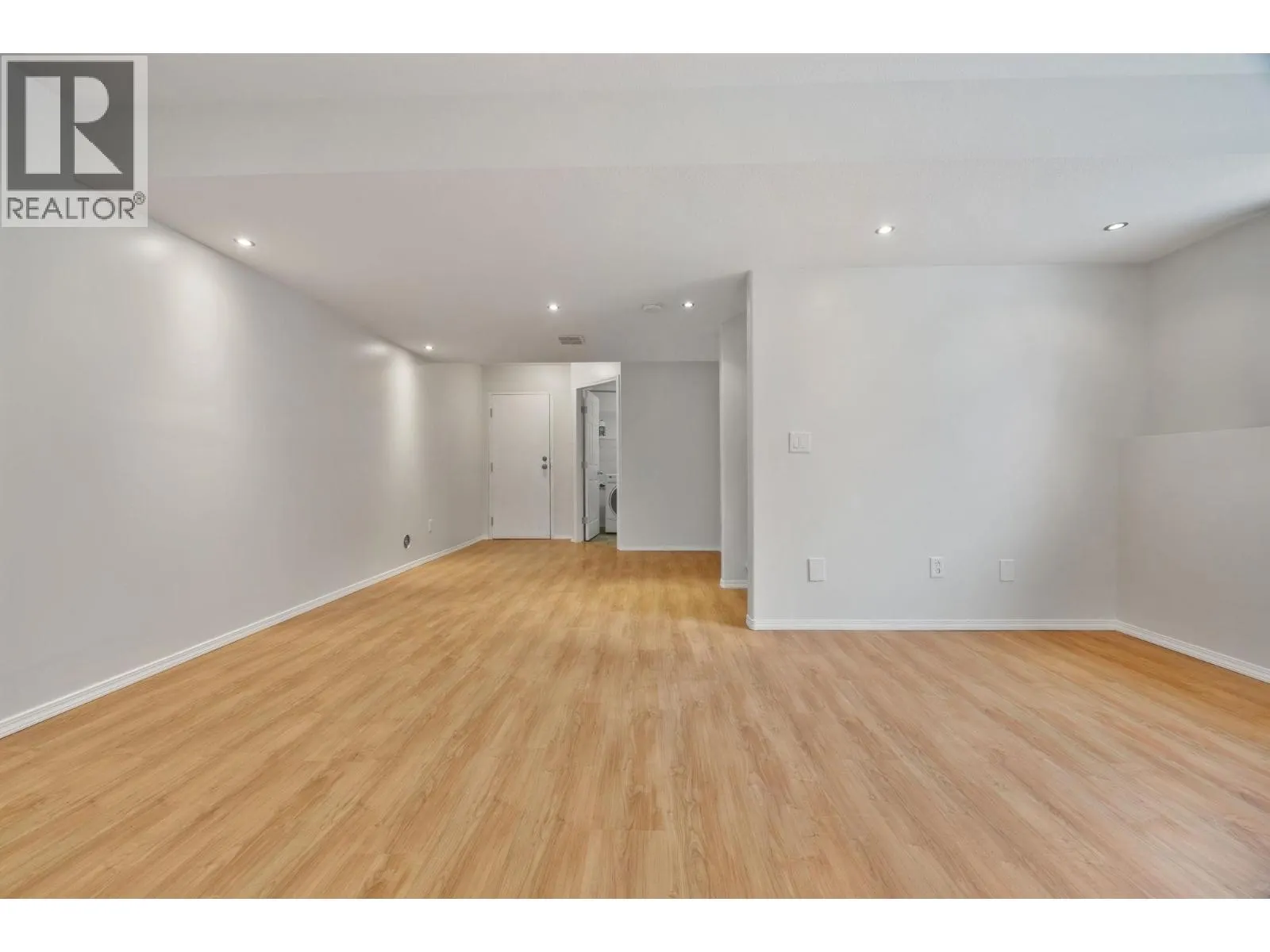 5460 Clements Crescent Unit# 107