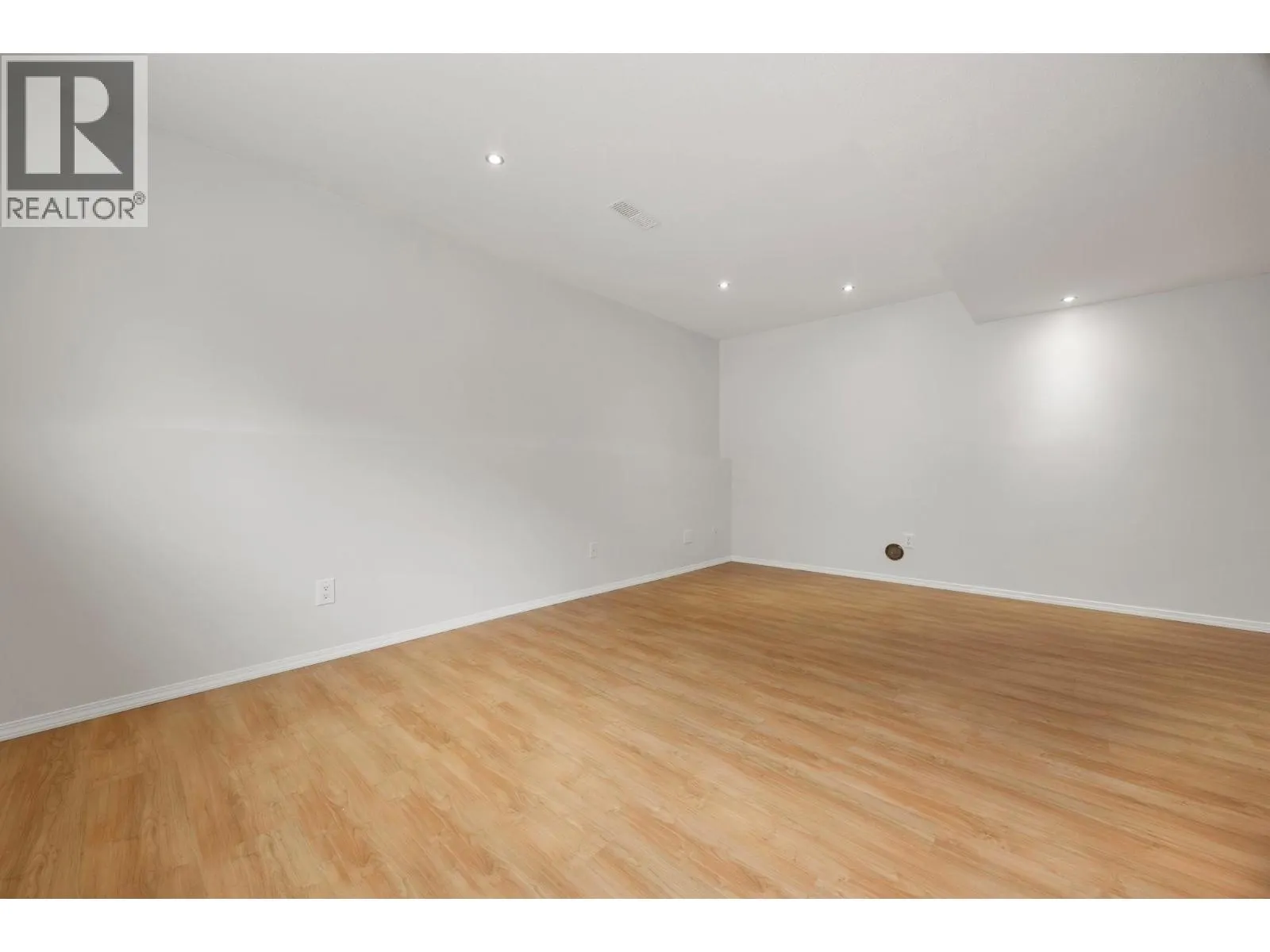 5460 Clements Crescent Unit# 107