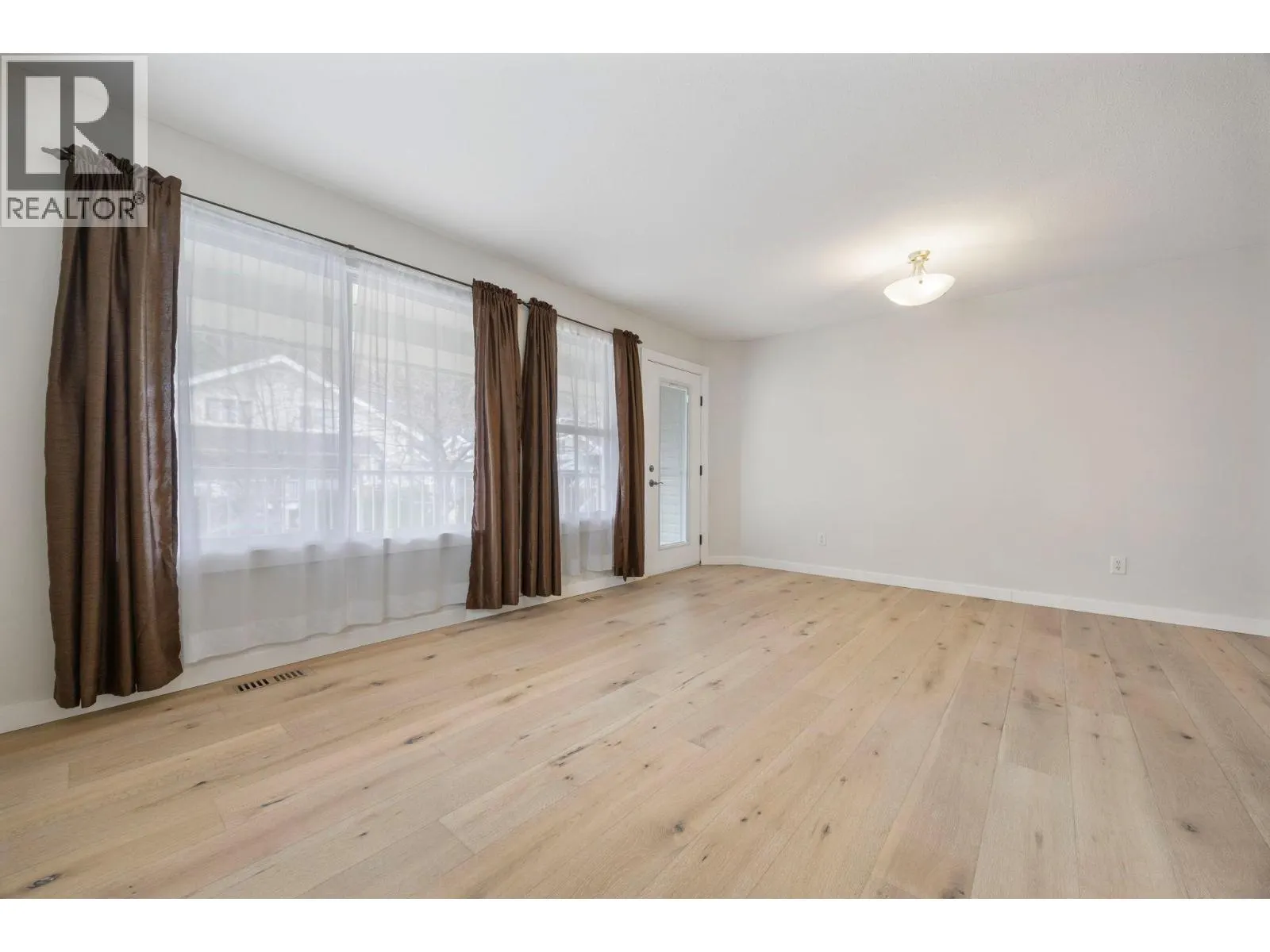 5460 Clements Crescent Unit# 107