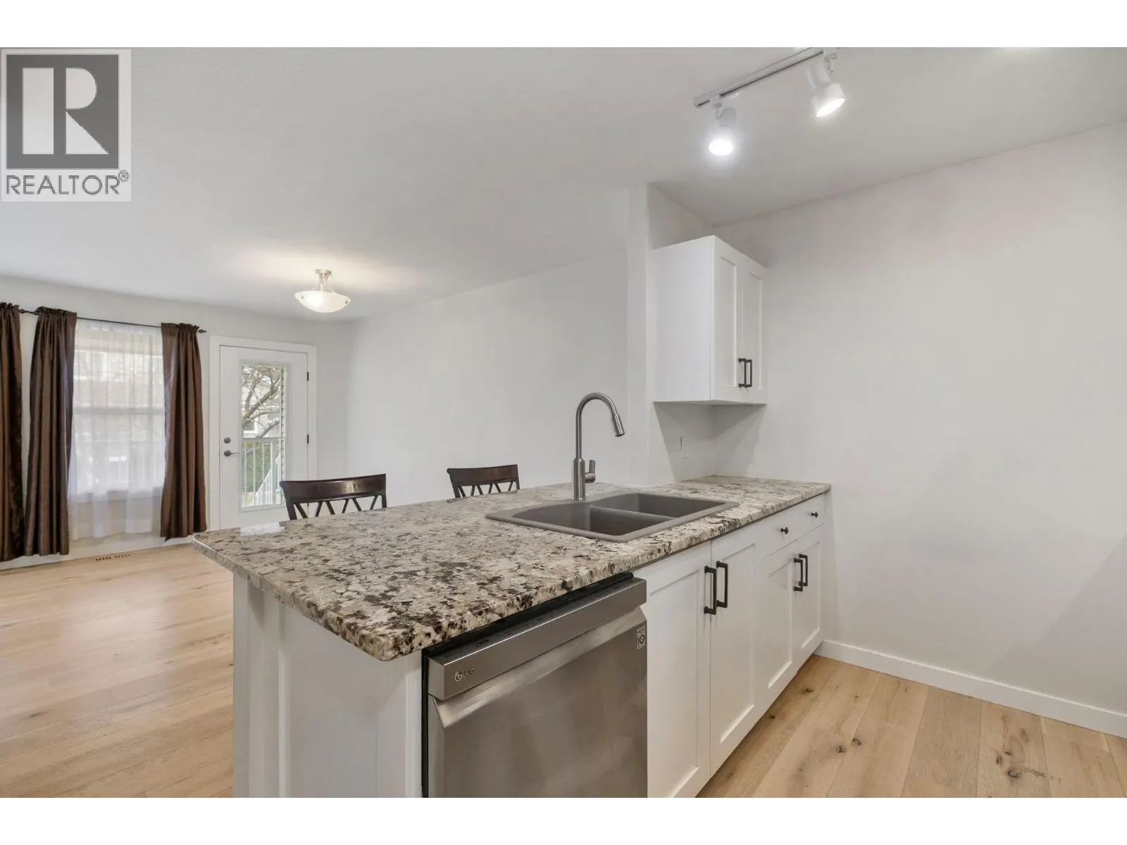 5460 Clements Crescent Unit# 107